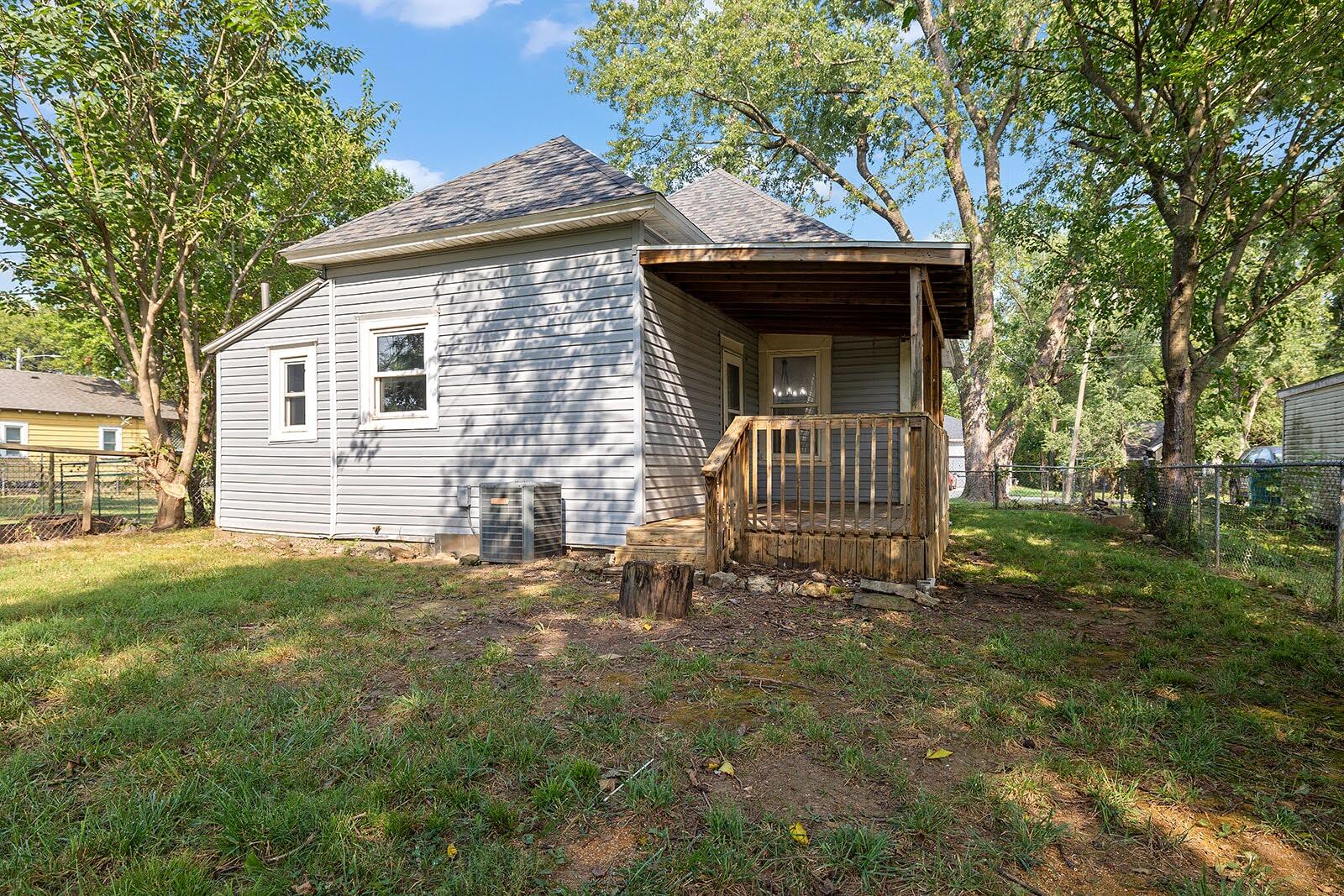 1217 North Forest Avenue Property Photo 19