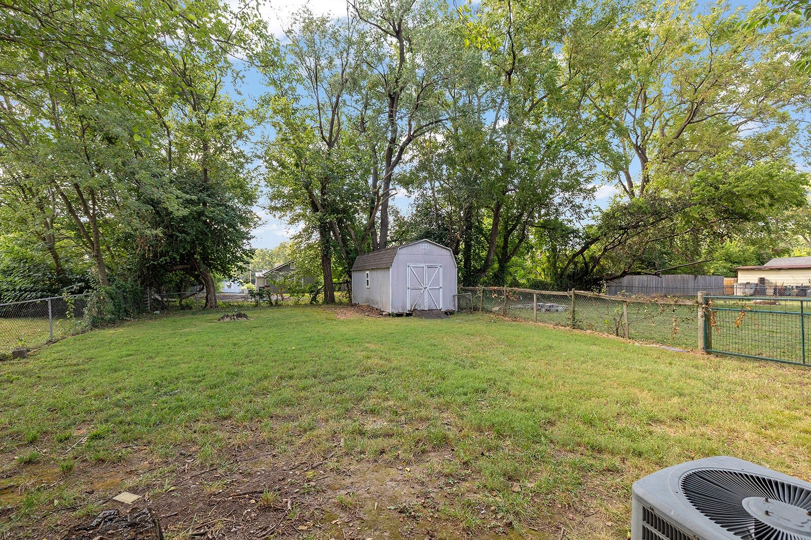1217 North Forest Avenue Property Photo 20