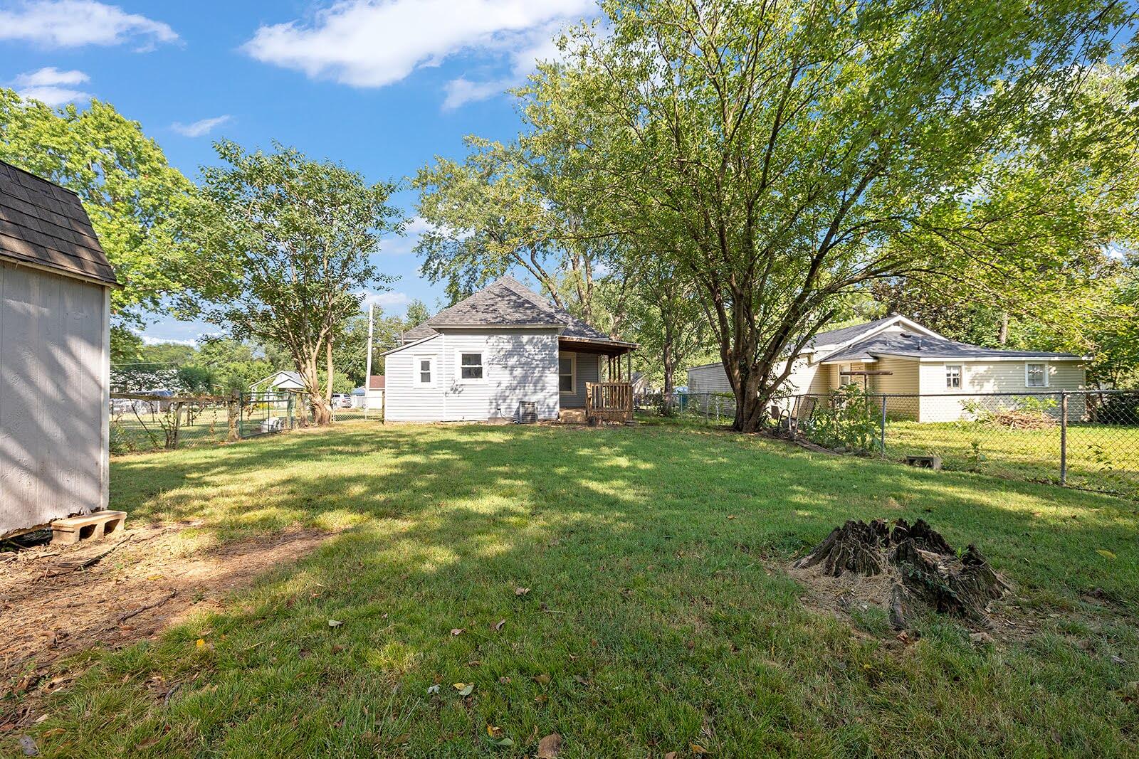 1217 North Forest Avenue Property Photo 22
