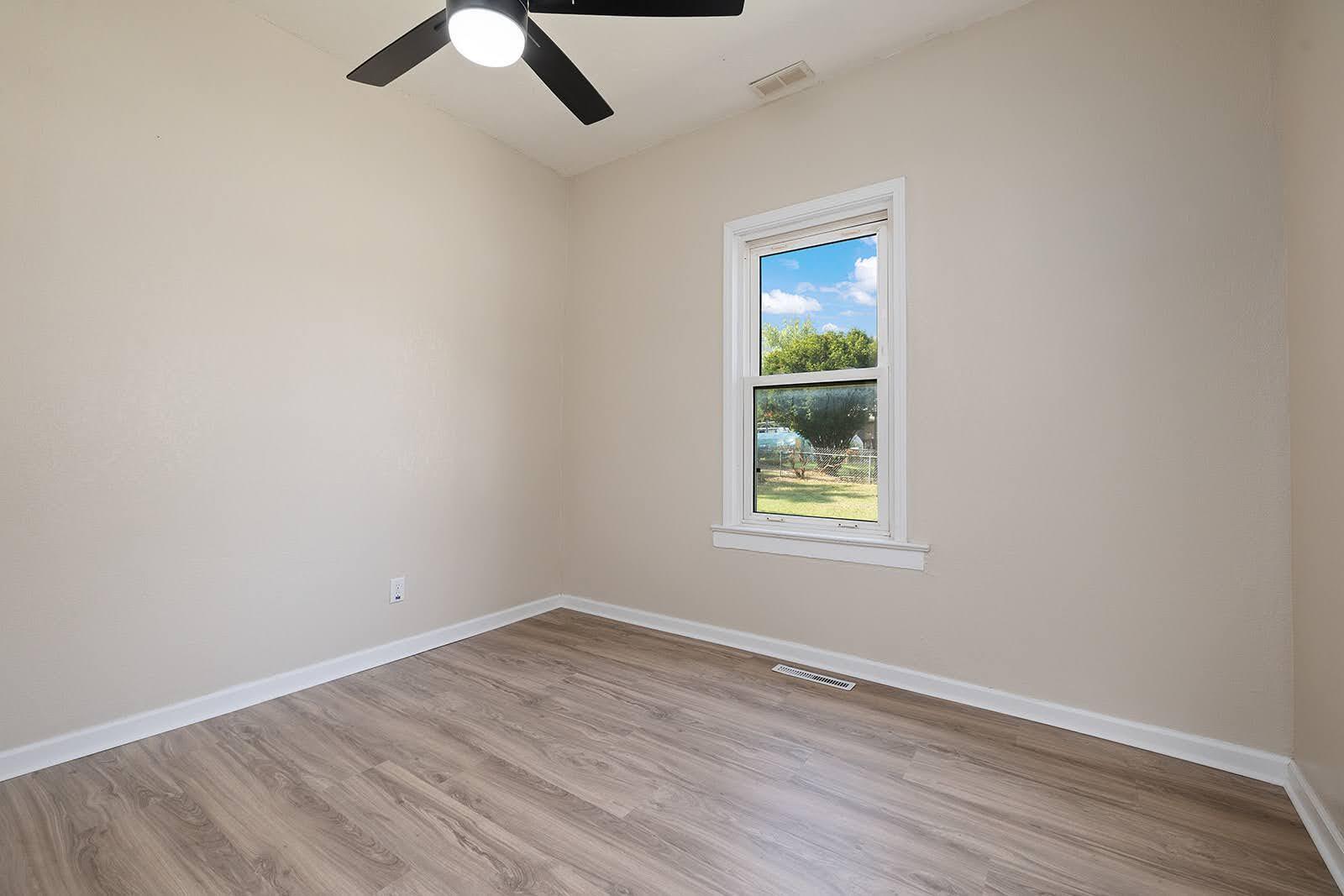 1217 North Forest Avenue Property Photo 24