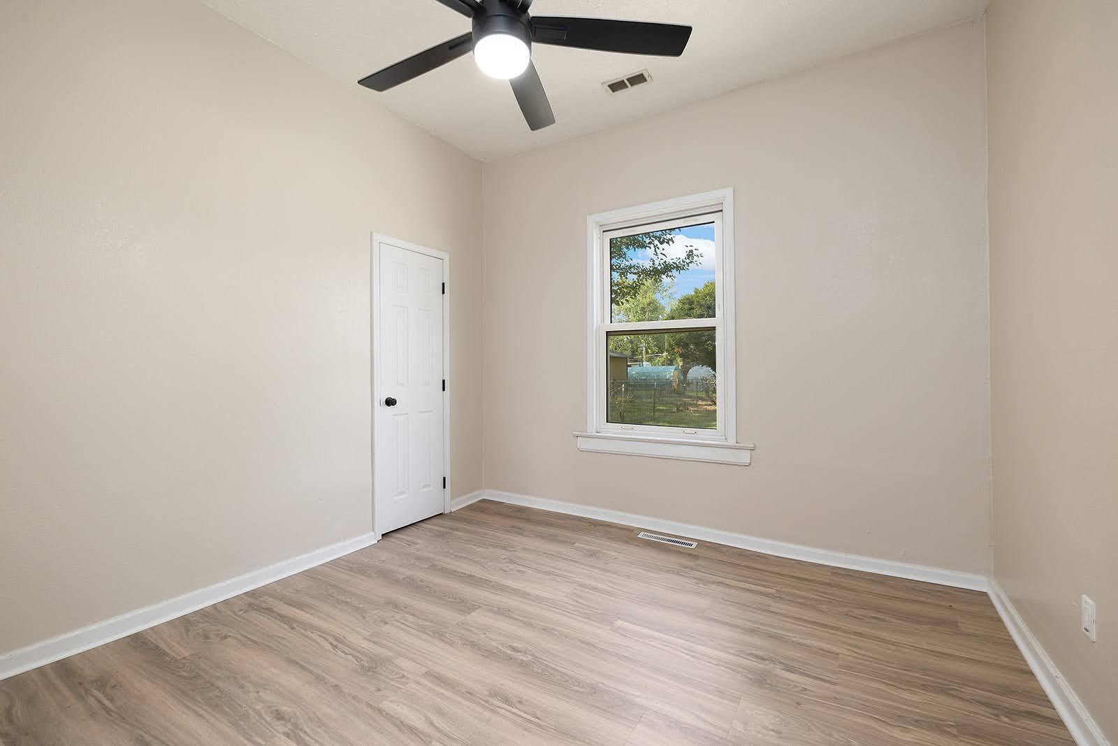 1217 North Forest Avenue Property Photo 25