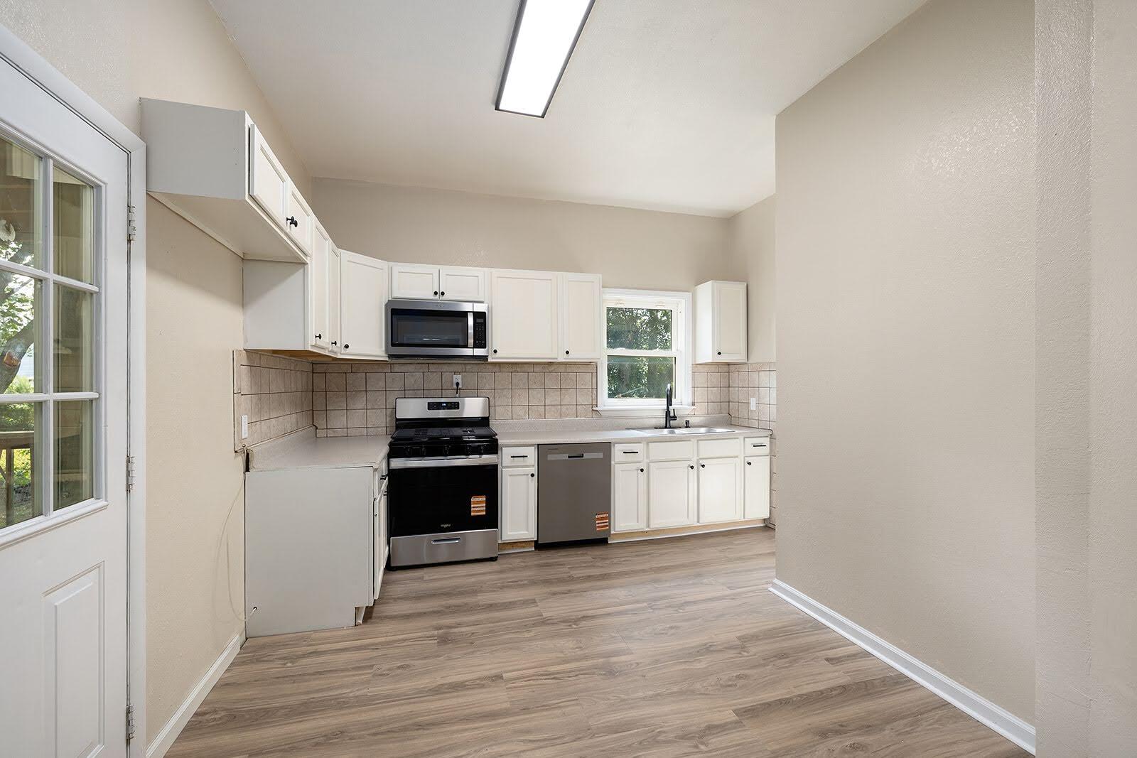 1217 North Forest Avenue Property Photo 28