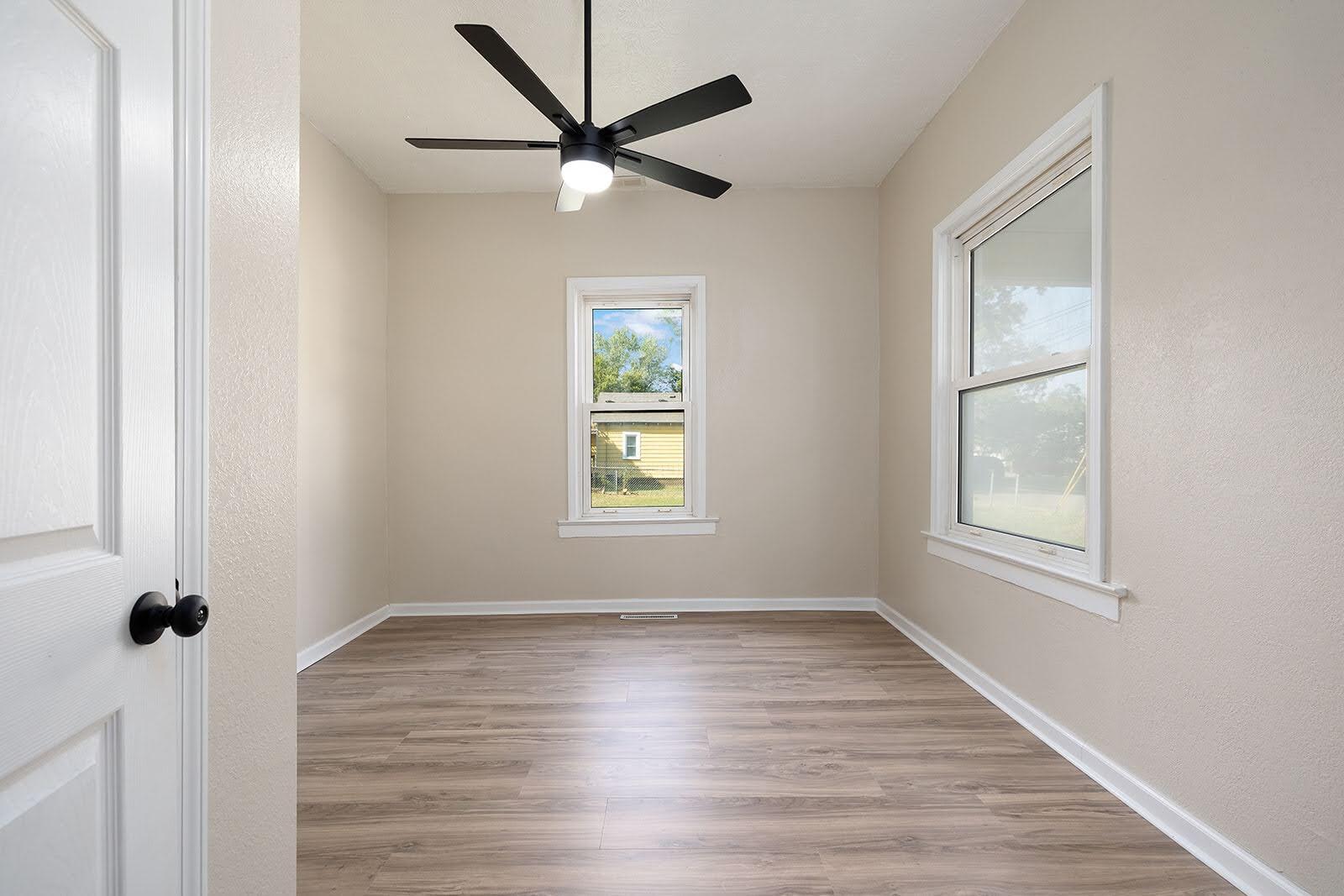 1217 North Forest Avenue Property Photo 32