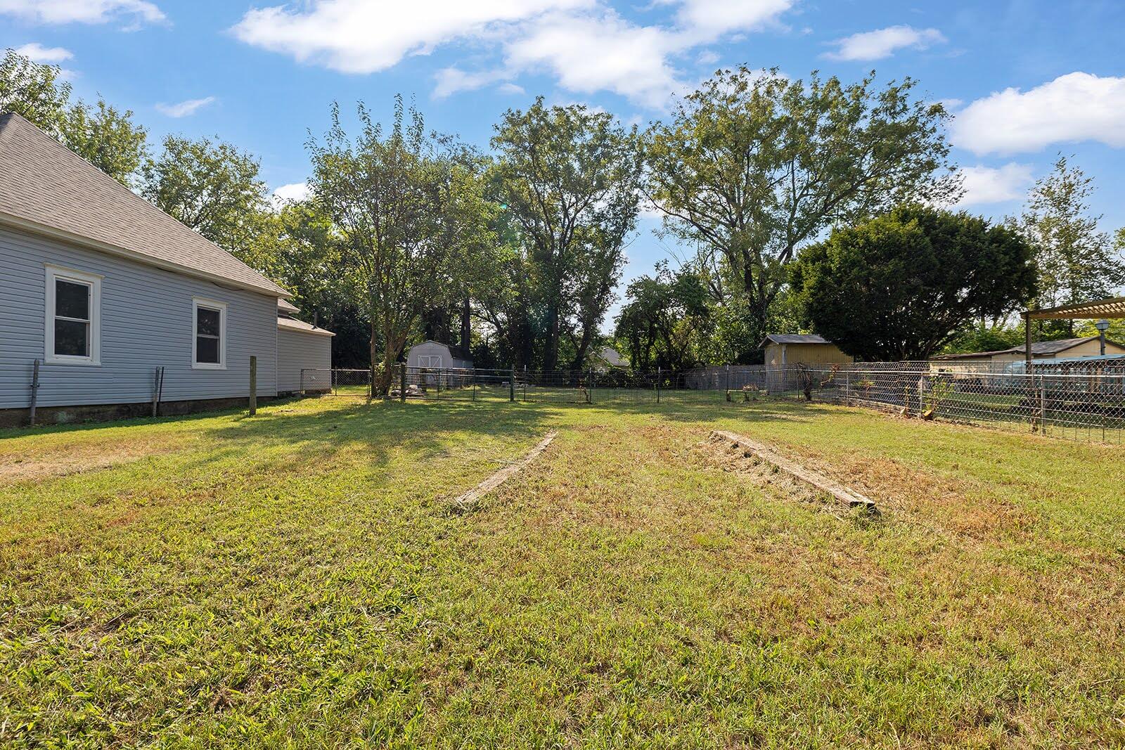 1223 North Forest Avenue Property Photo 1