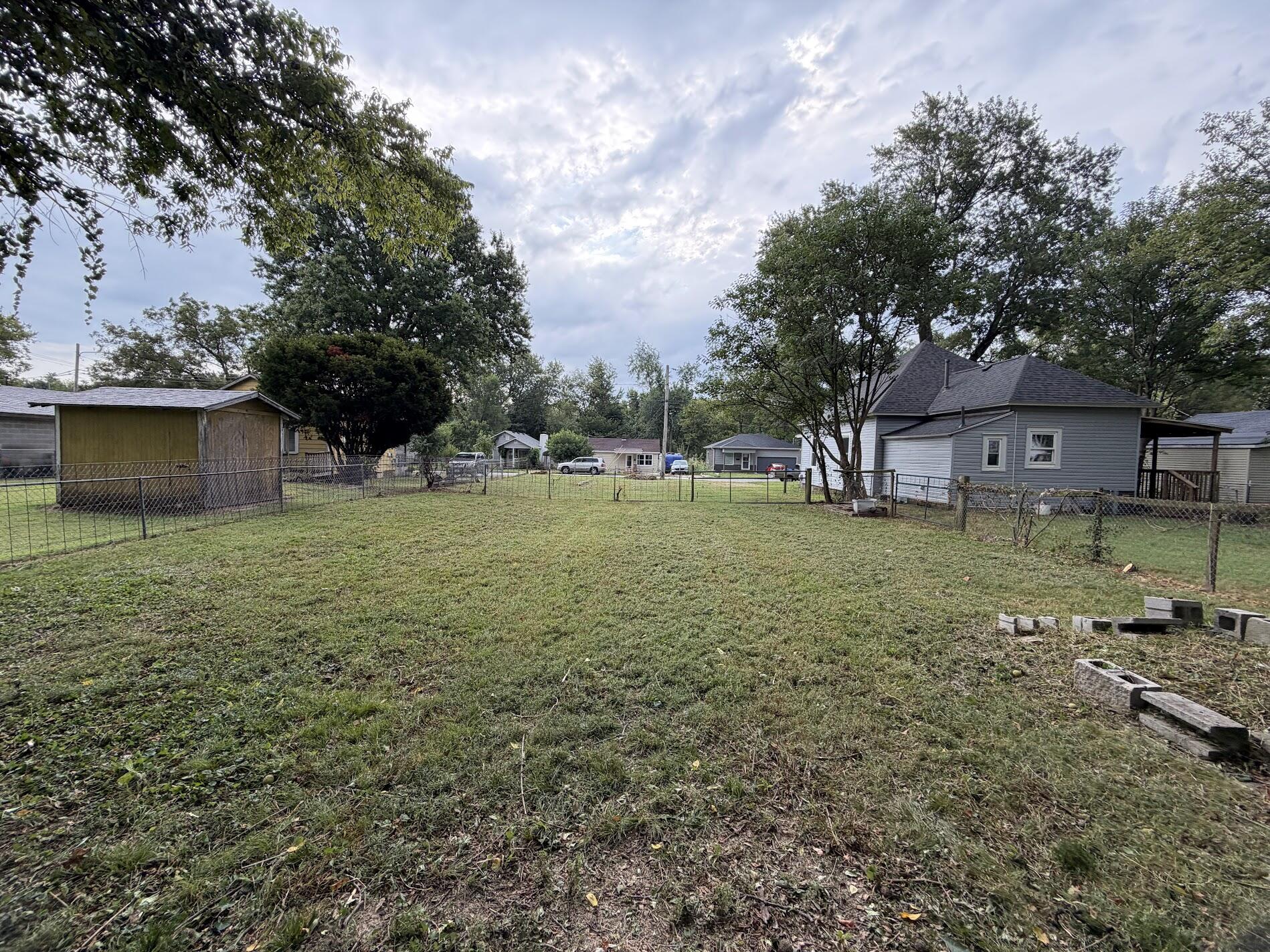 1223 North Forest Avenue Property Photo 4