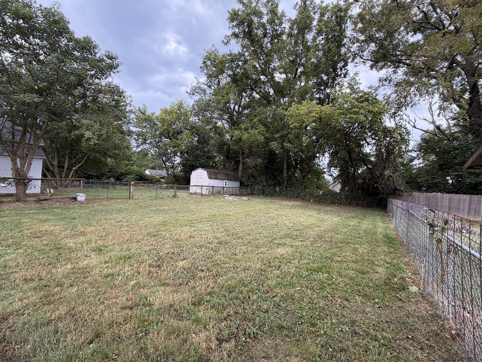 1223 North Forest Avenue Property Photo 9