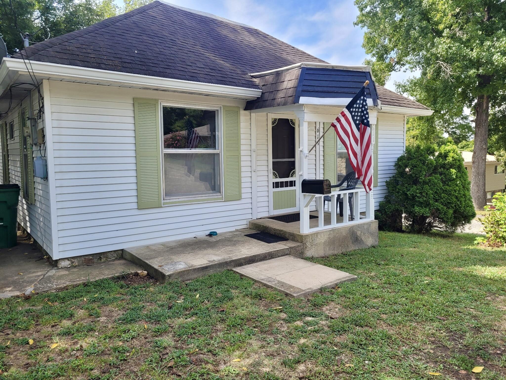 611 Spruce Street Property Photo 1
