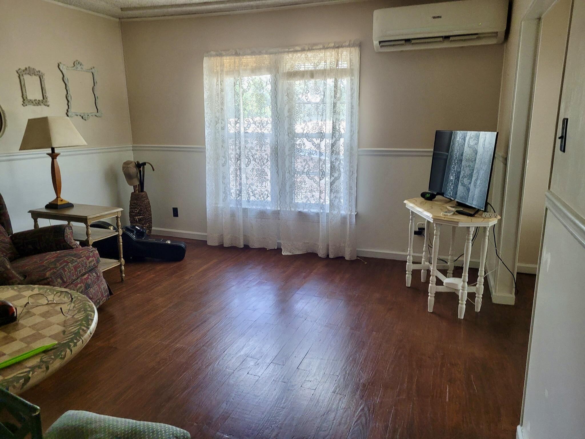 611 Spruce Street Property Photo 3