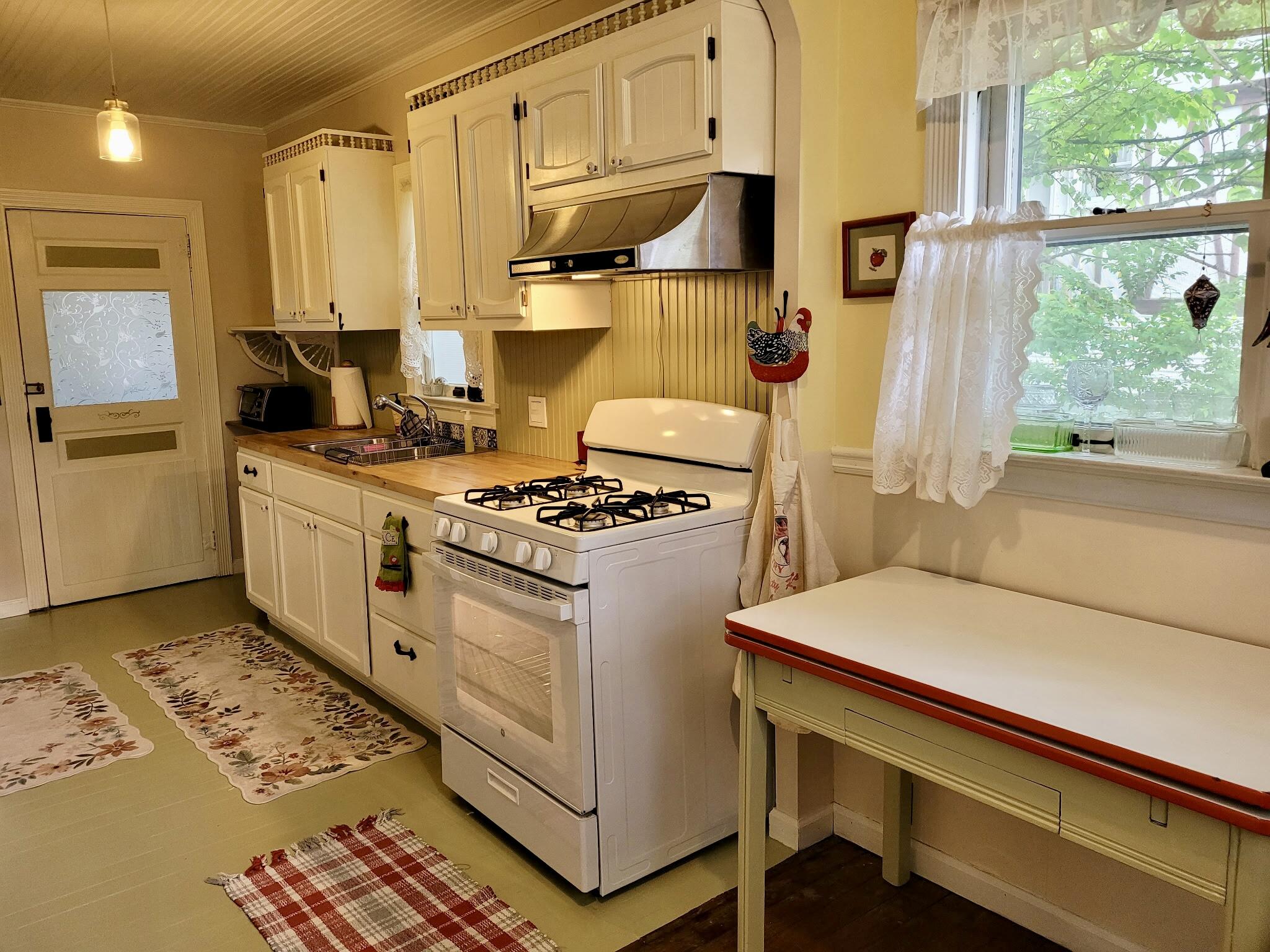 611 Spruce Street Property Photo 4