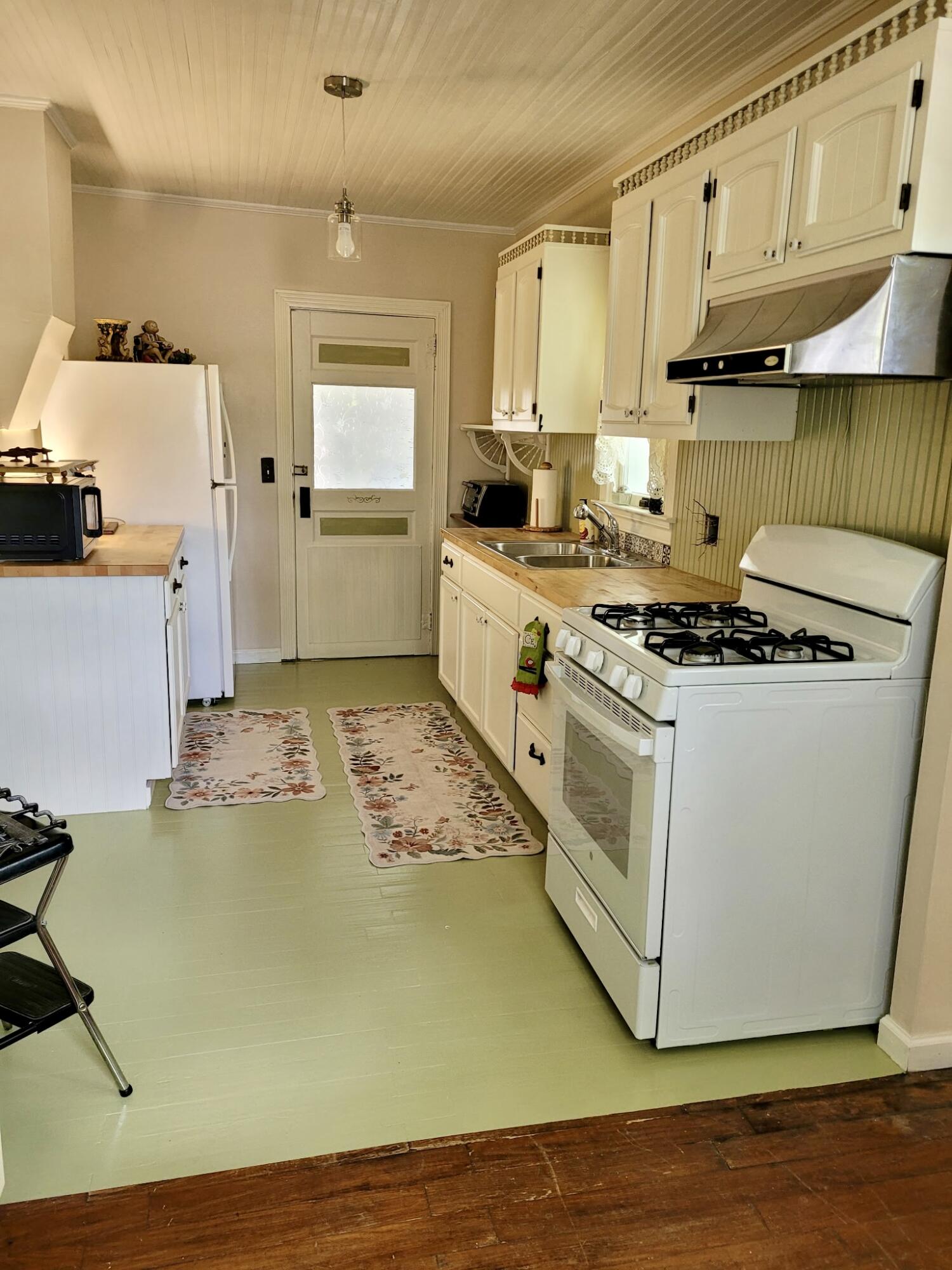 611 Spruce Street Property Photo 6