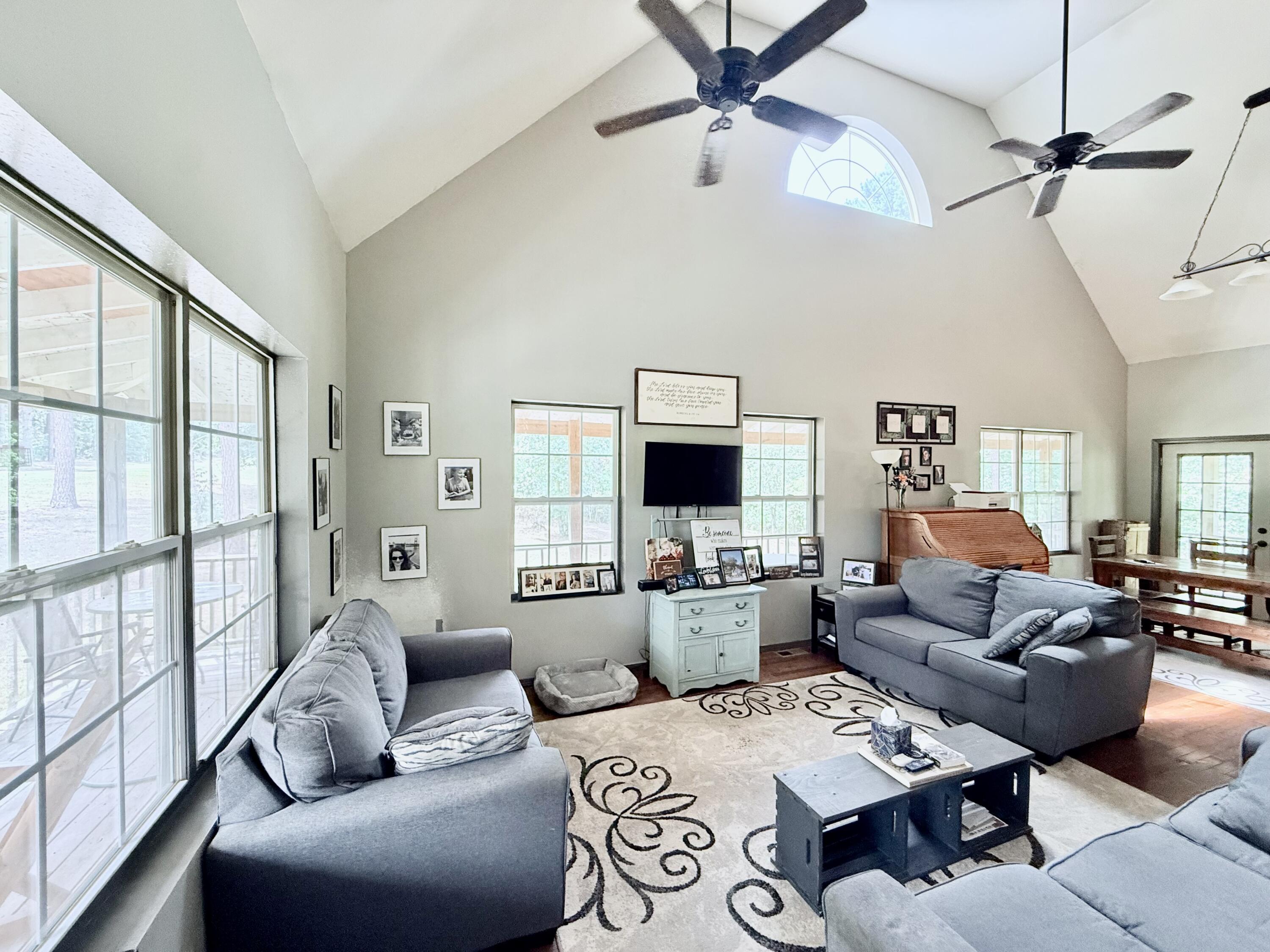 8083 Illinois Road Property Photo 3