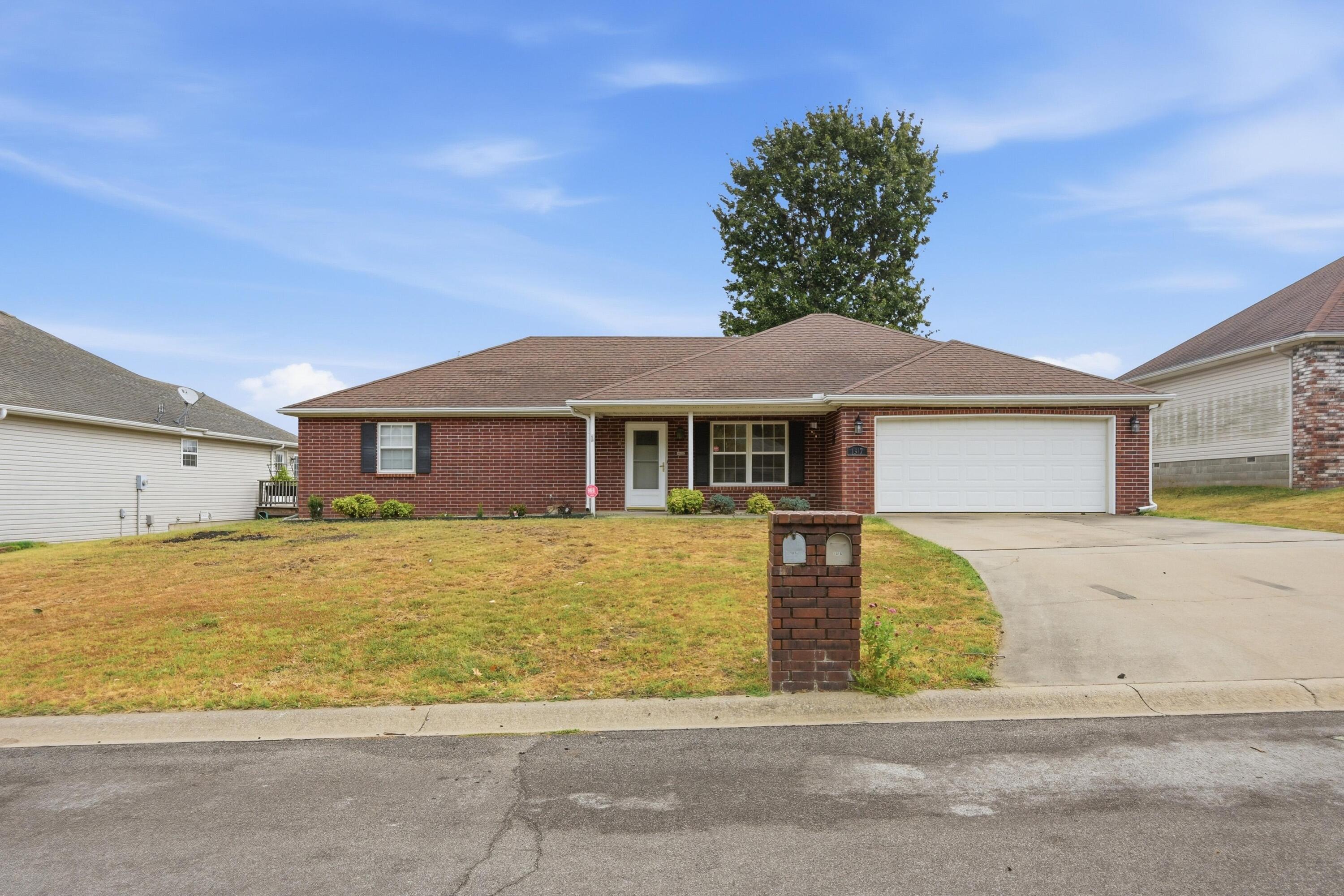 1317 Fox Ridge Lane Property Photo 3