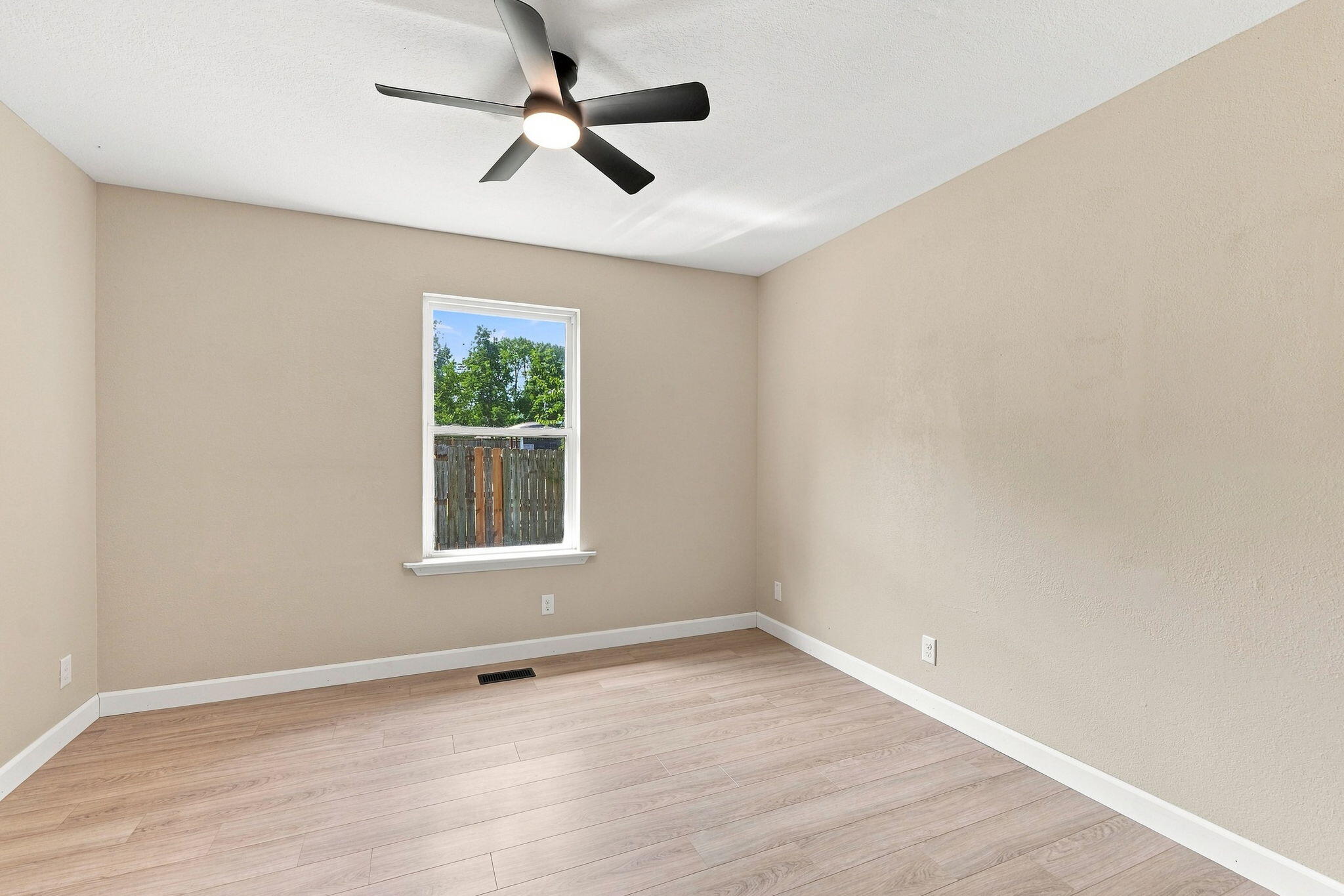 516 East Springfield Street Property Photo 23