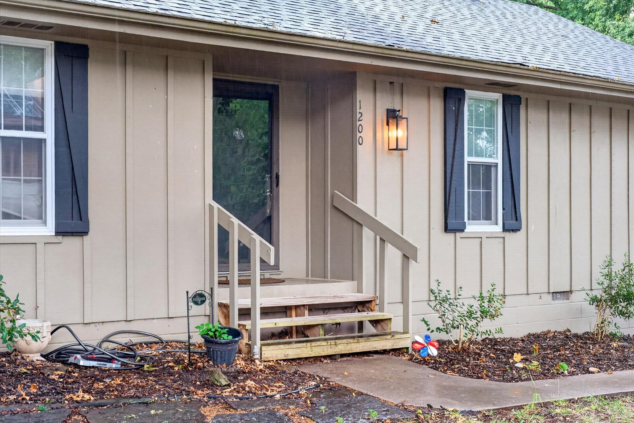 1200 East Summerhill Street Property Photo 2