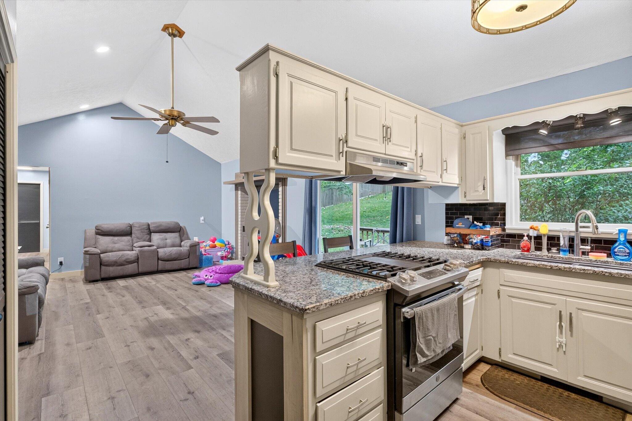 1200 East Summerhill Street Property Photo 8