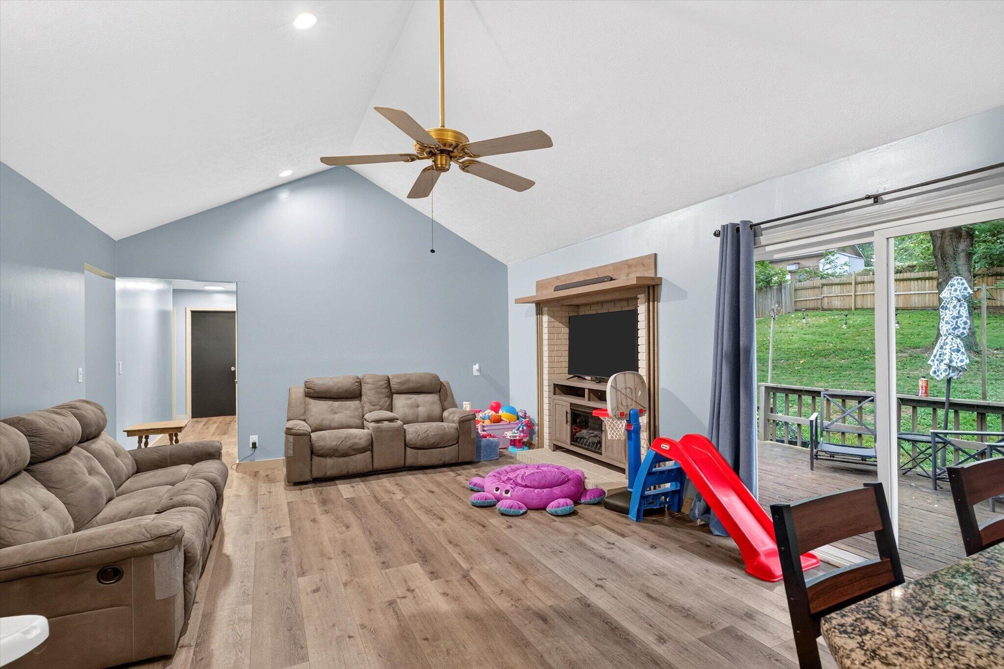 1200 East Summerhill Street Property Photo 12