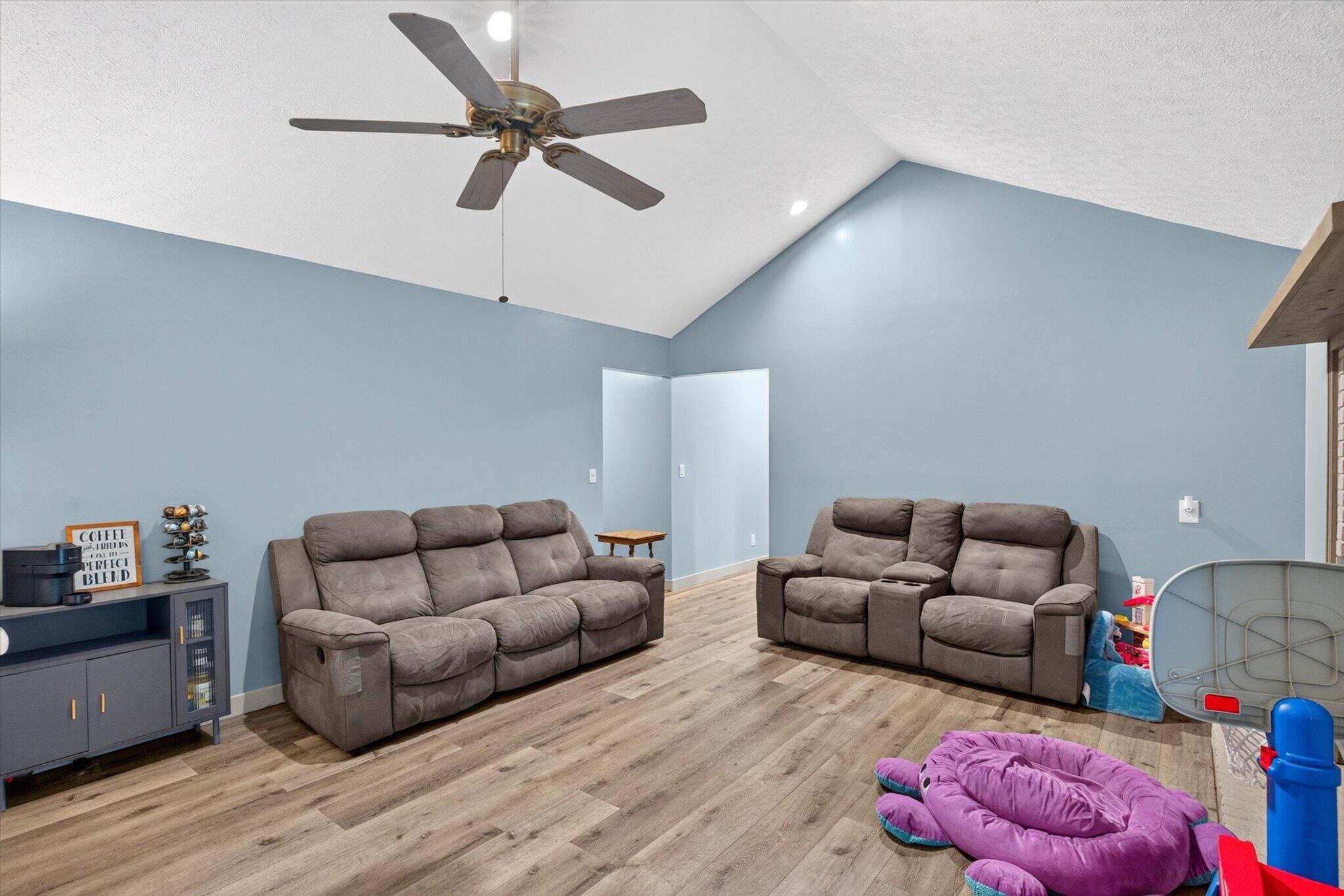 1200 East Summerhill Street Property Photo 13