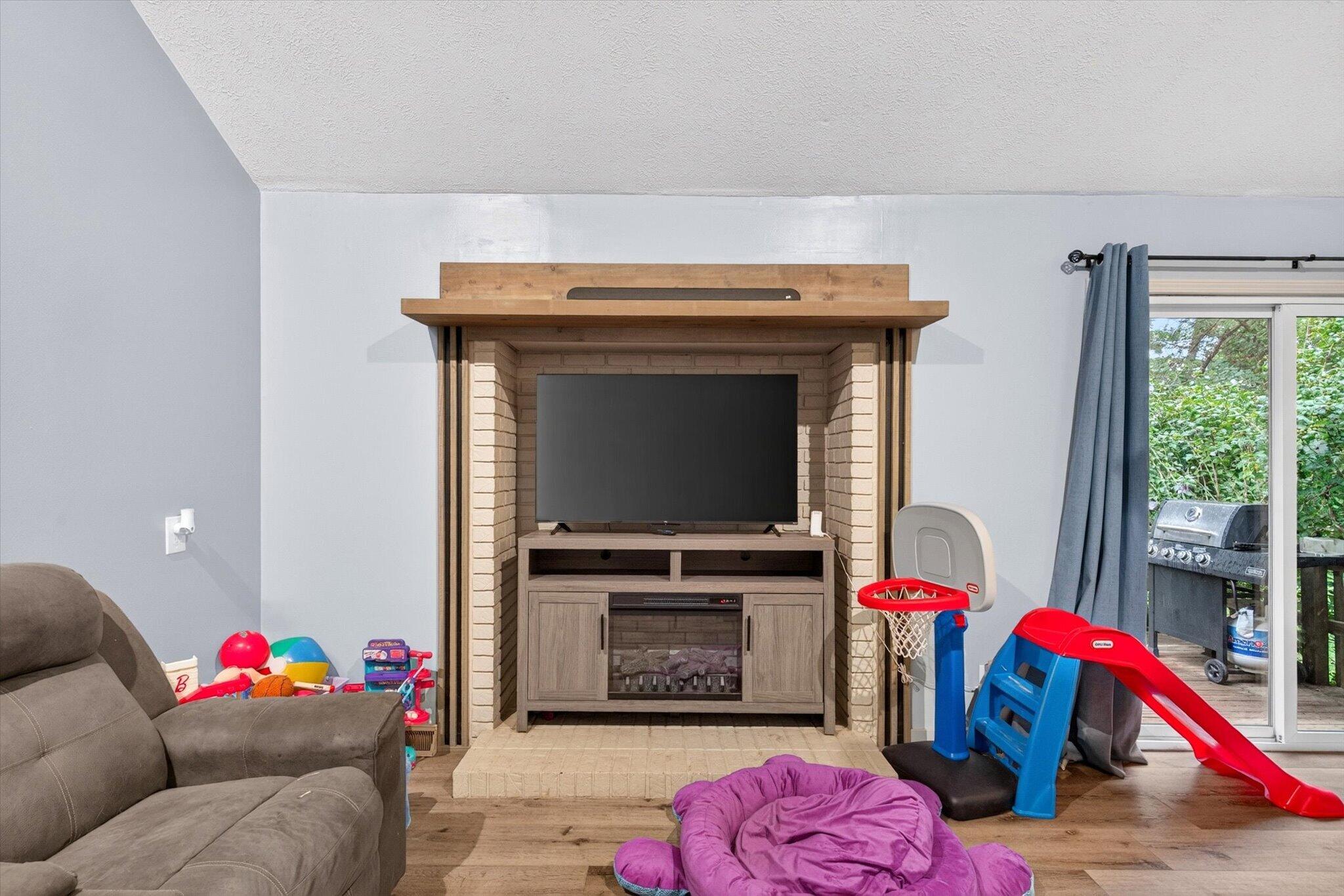 1200 East Summerhill Street Property Photo 14