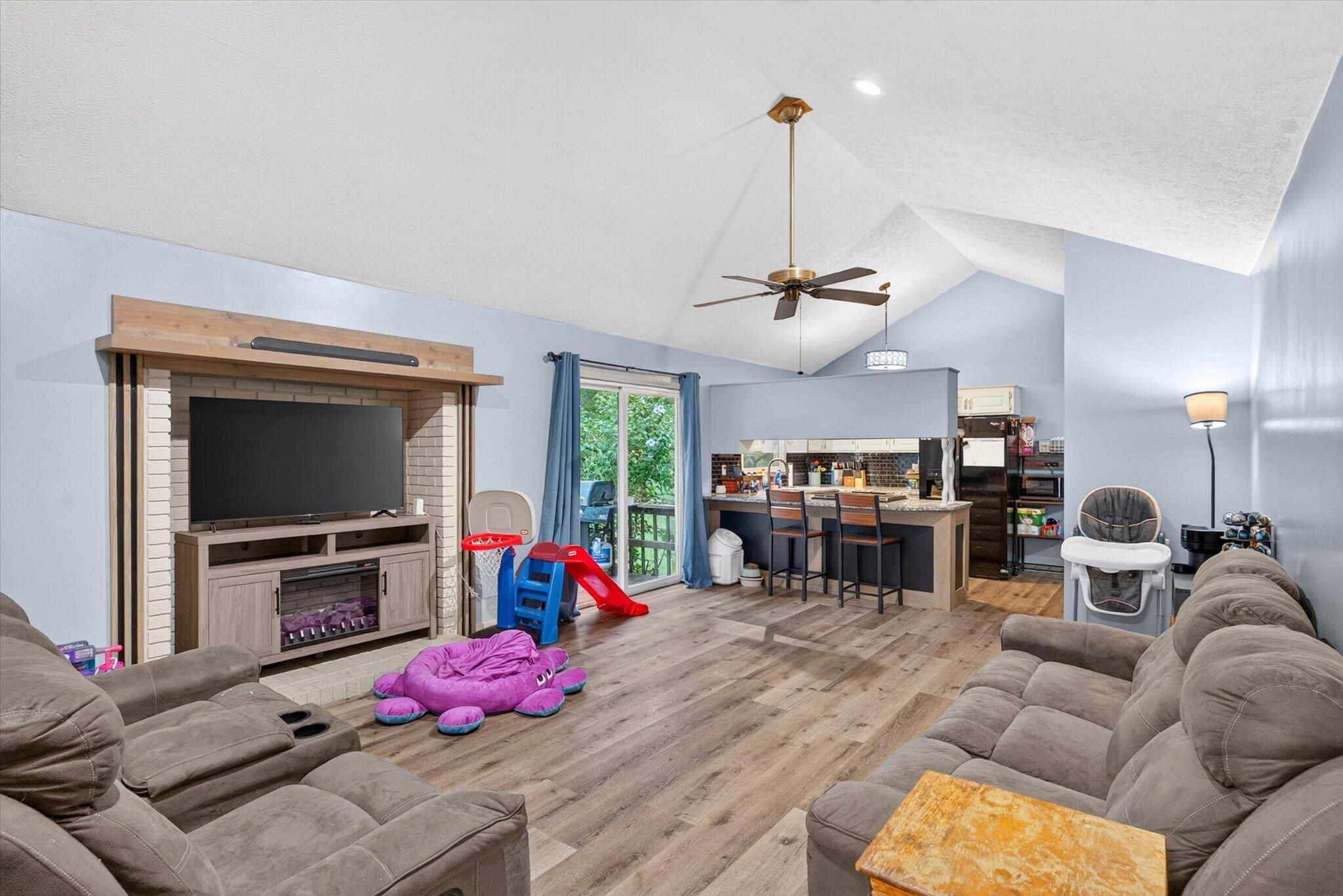 1200 East Summerhill Street Property Photo 15