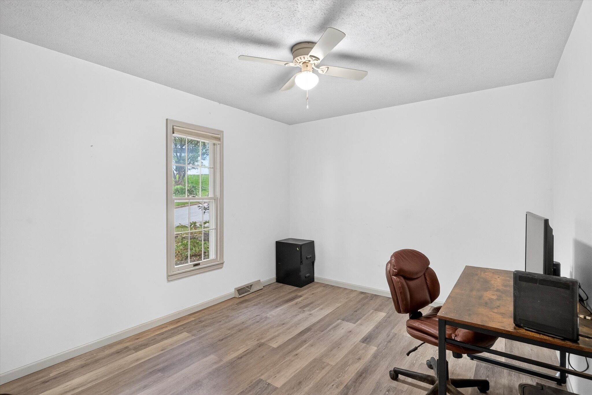 1200 East Summerhill Street Property Photo 19