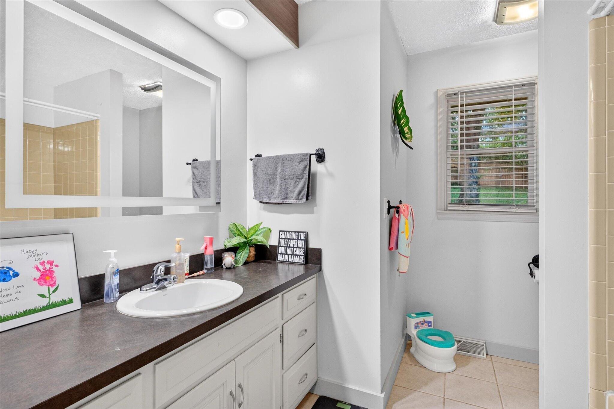 1200 East Summerhill Street Property Photo 22