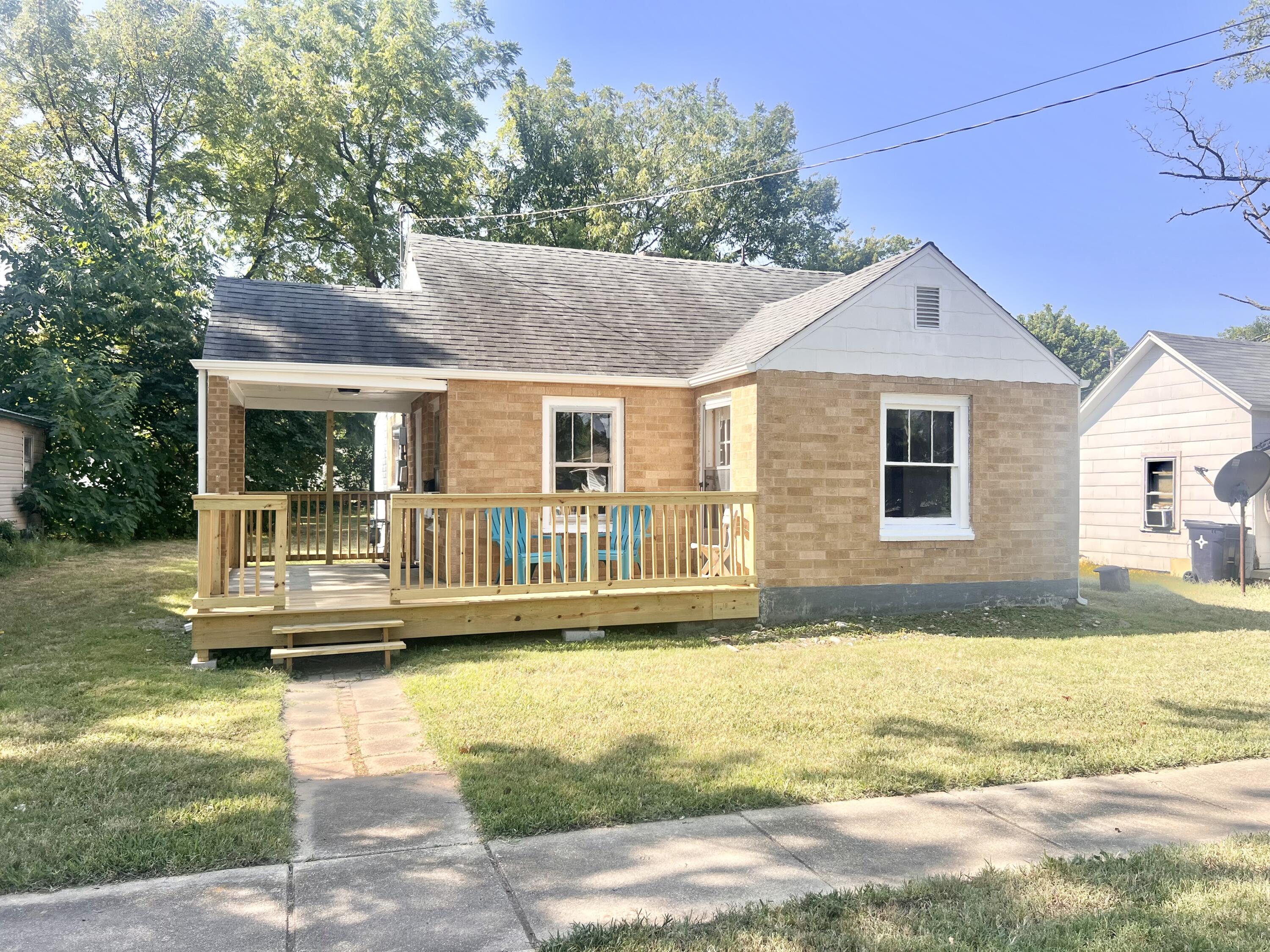 1010 West Cass Avenue Property Photo 1