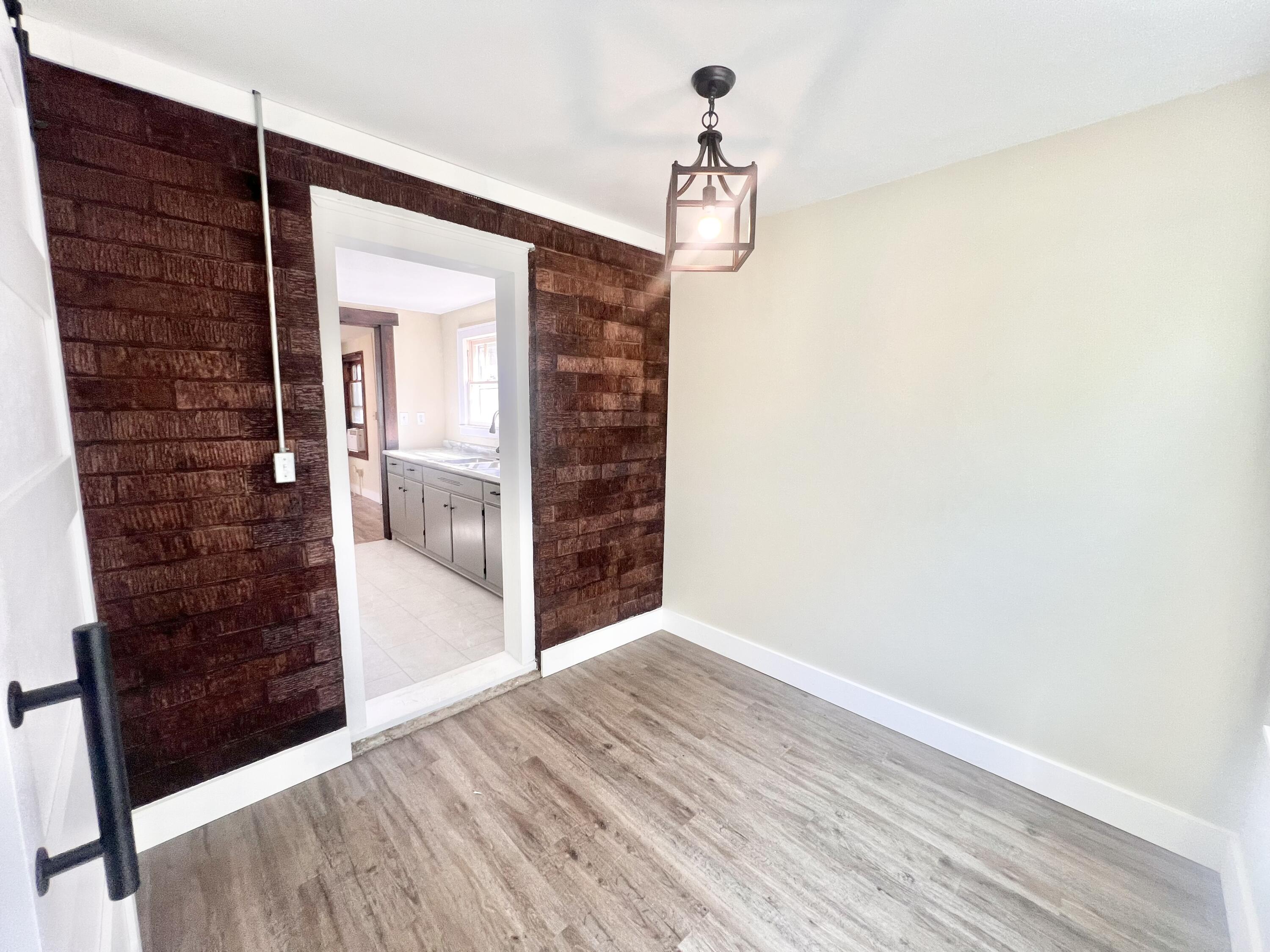 1010 West Cass Avenue Property Photo 11