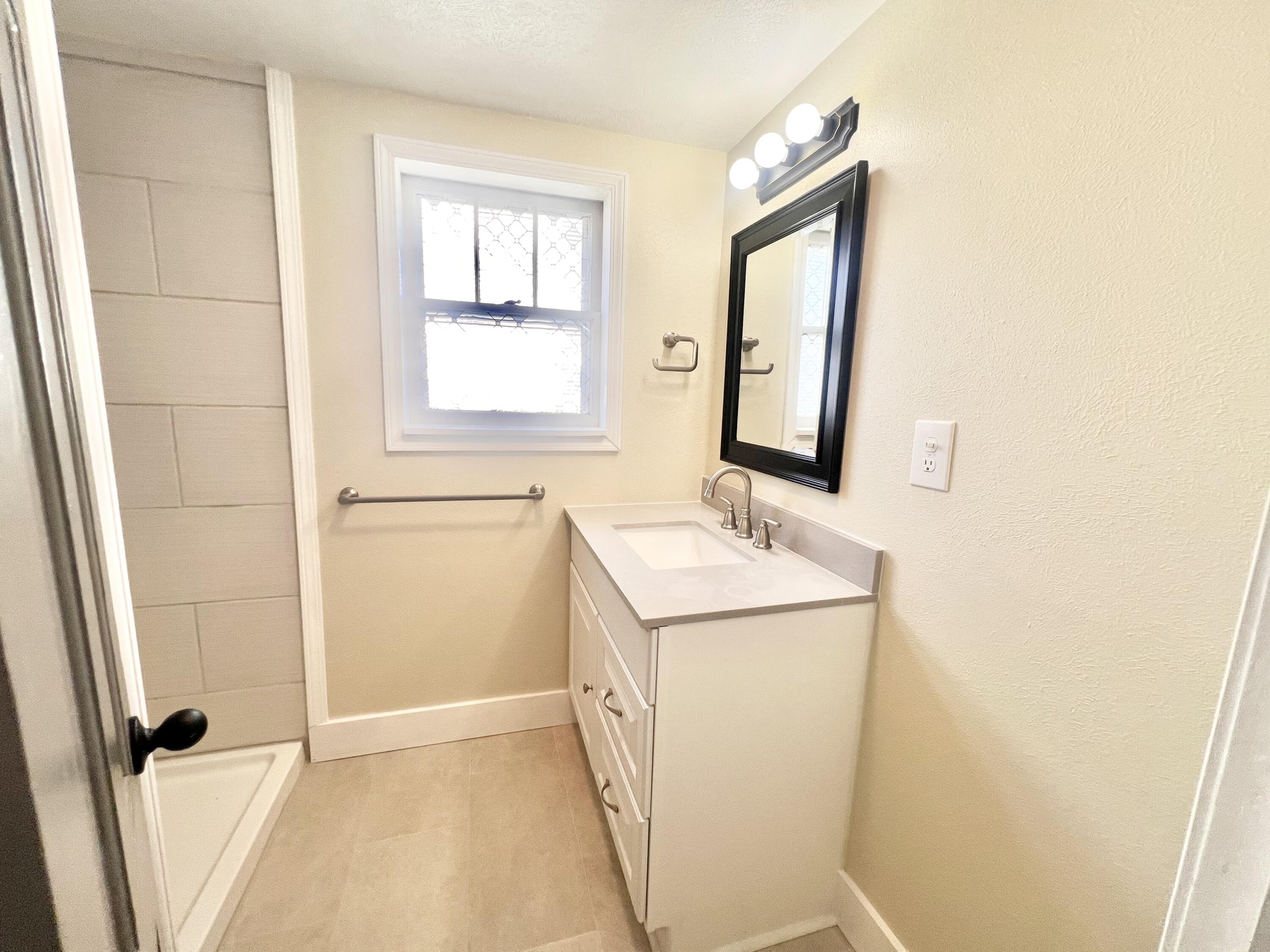 1010 West Cass Avenue Property Photo 17