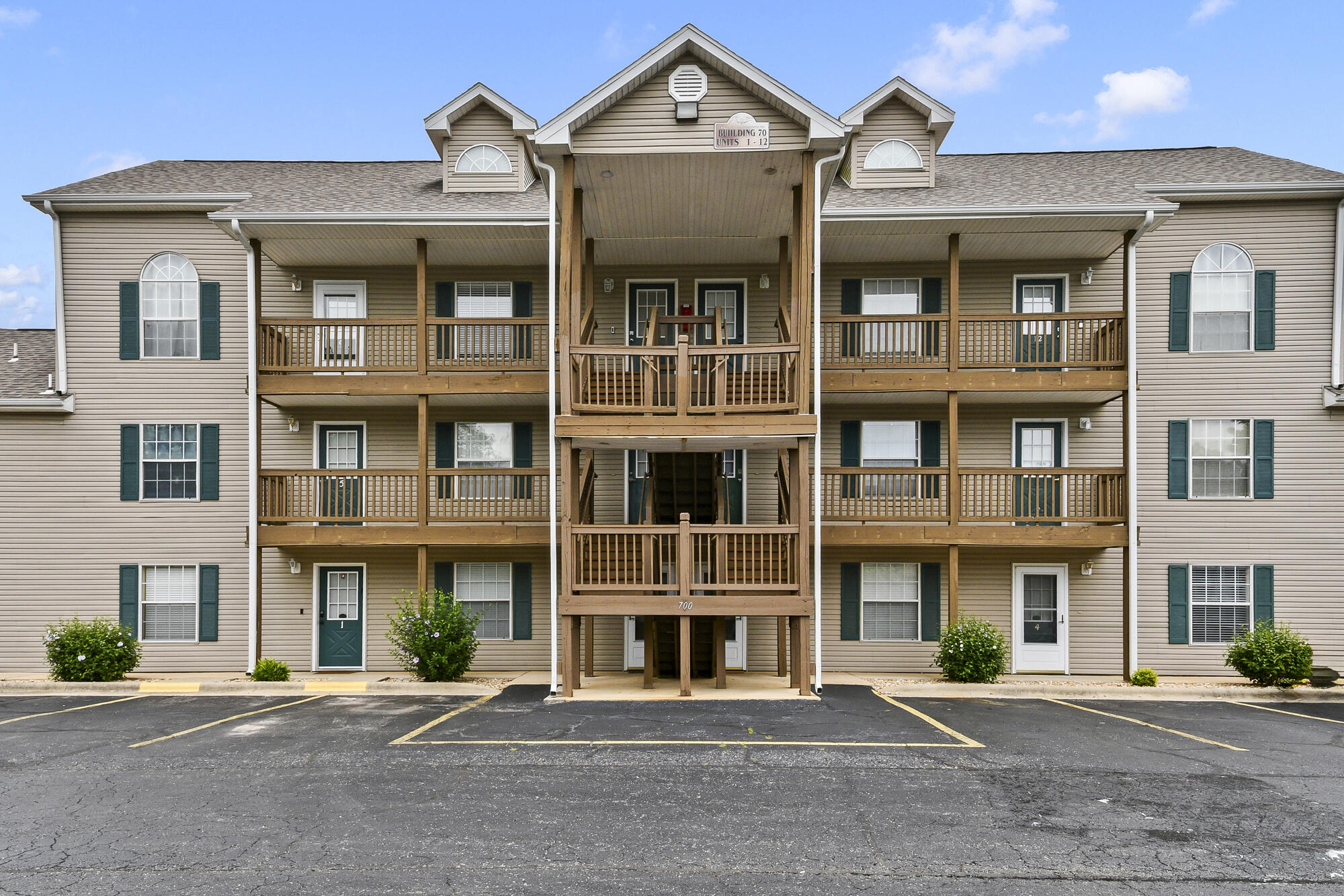 700 Fall Creek Drive Apt 4 Property Photo 3