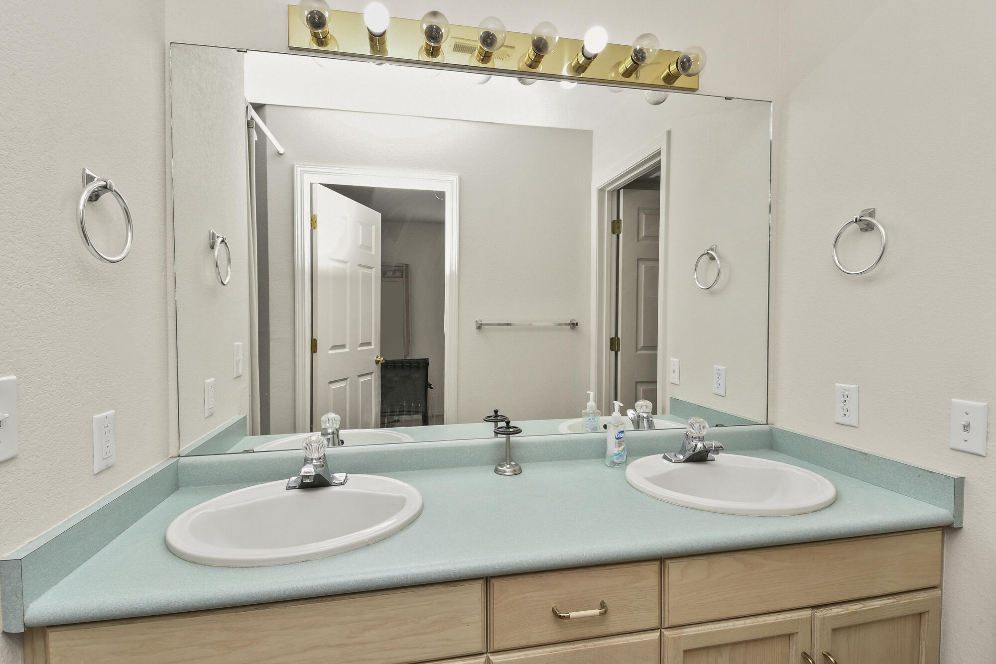 700 Fall Creek Drive Apt 4 Property Photo 17