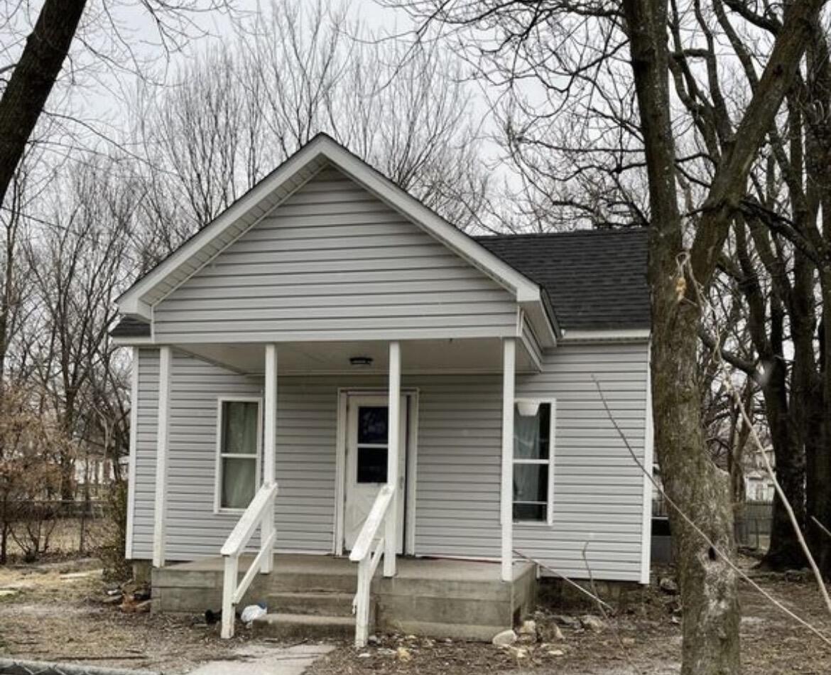 910 South Jackson Avenue Property Photo 1