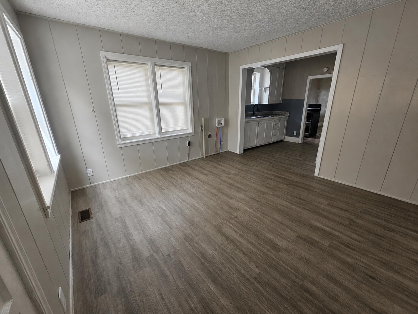 910 South Jackson Avenue Property Photo 2