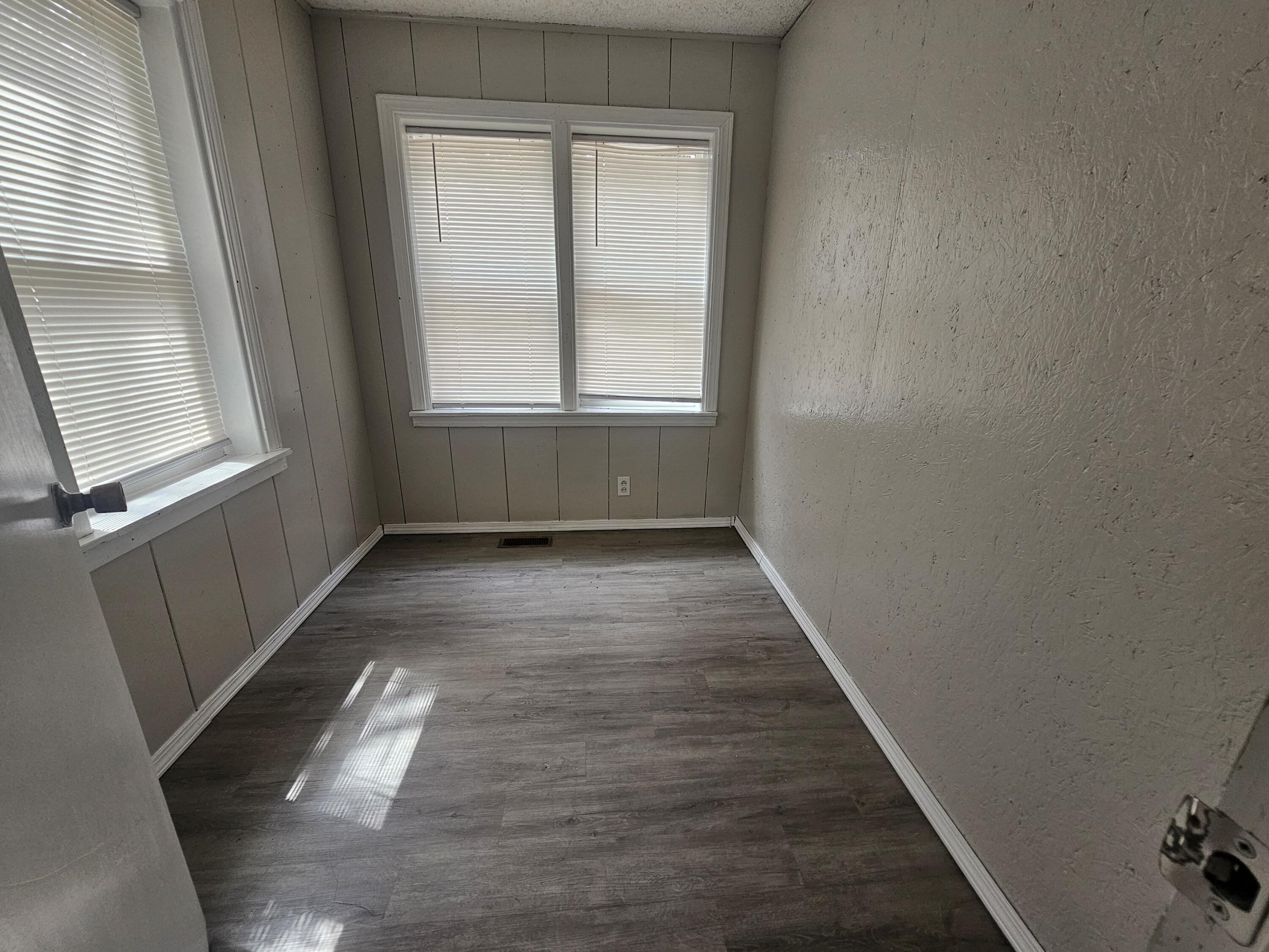 910 South Jackson Avenue Property Photo 4