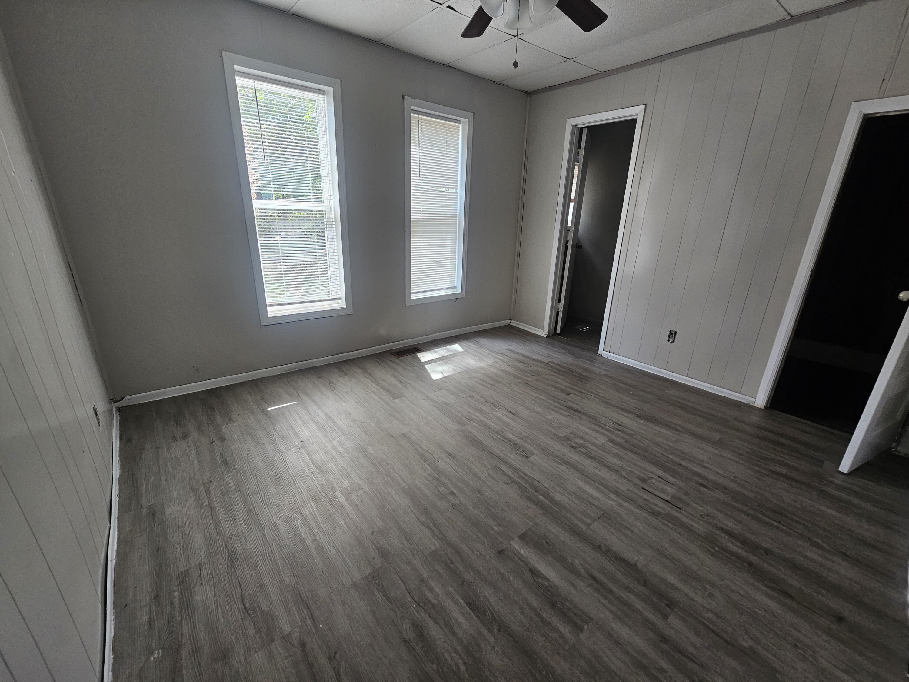 910 South Jackson Avenue Property Photo 7