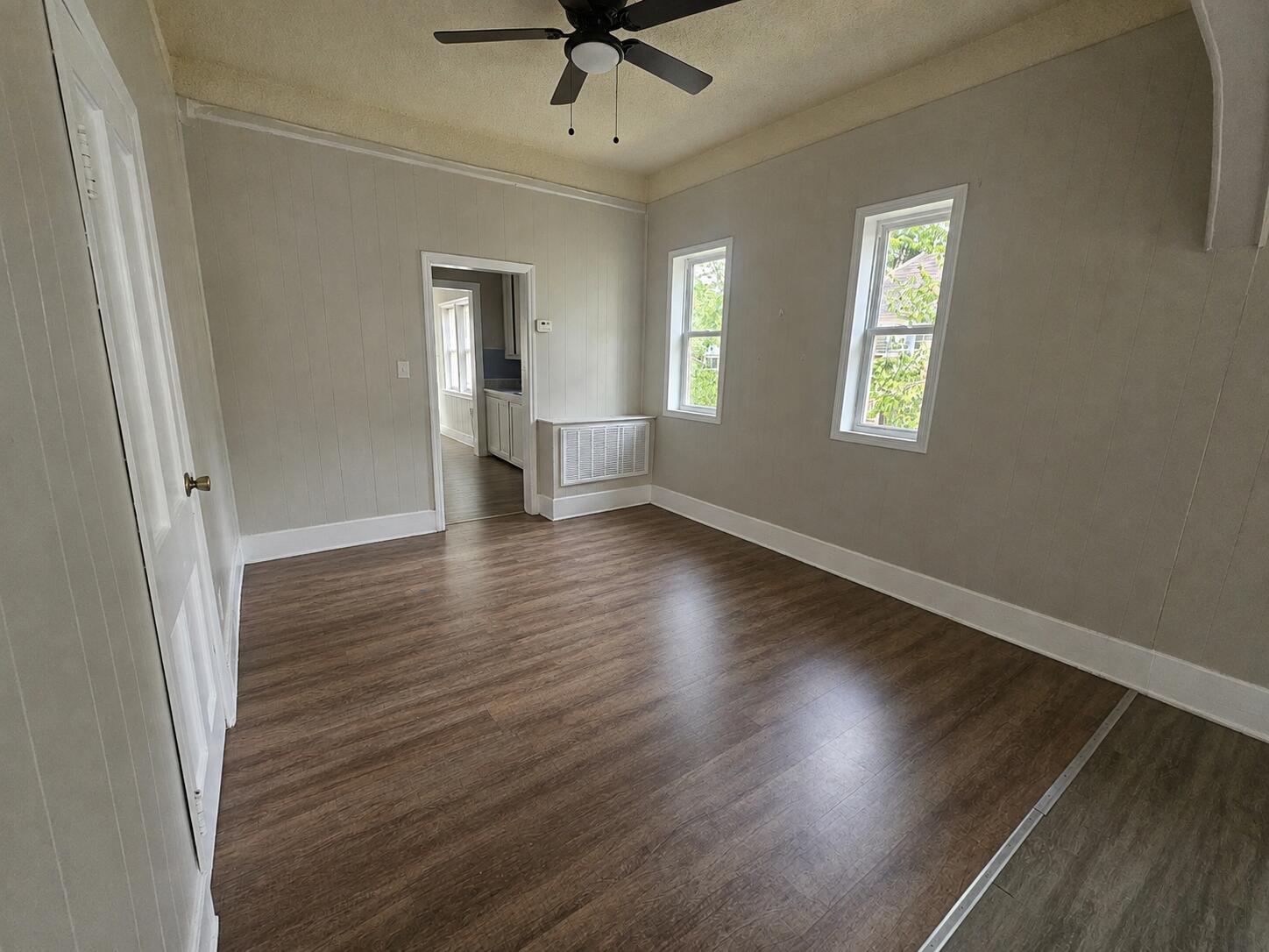 910 South Jackson Avenue Property Photo 8