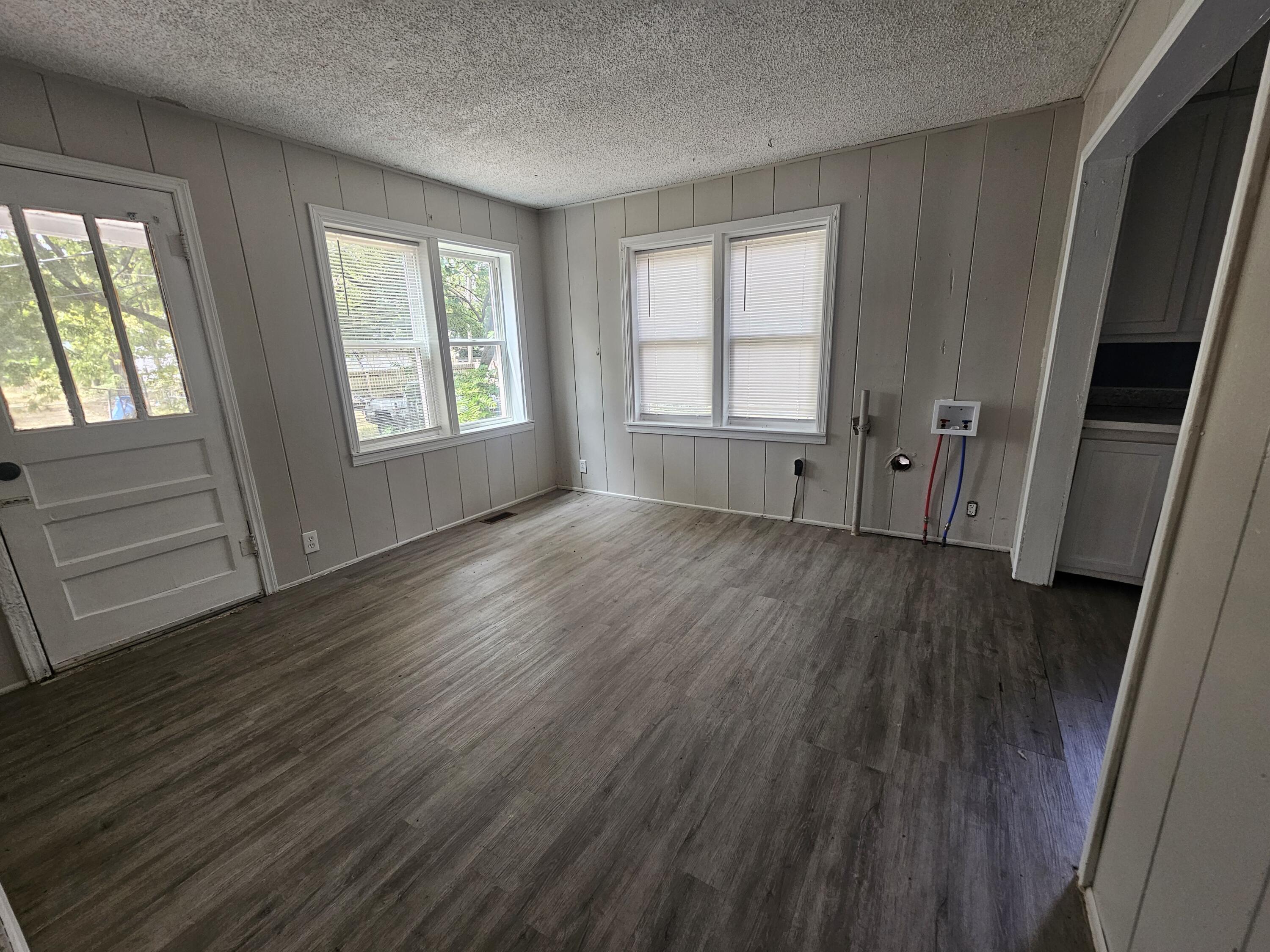 910 South Jackson Avenue Property Photo 9