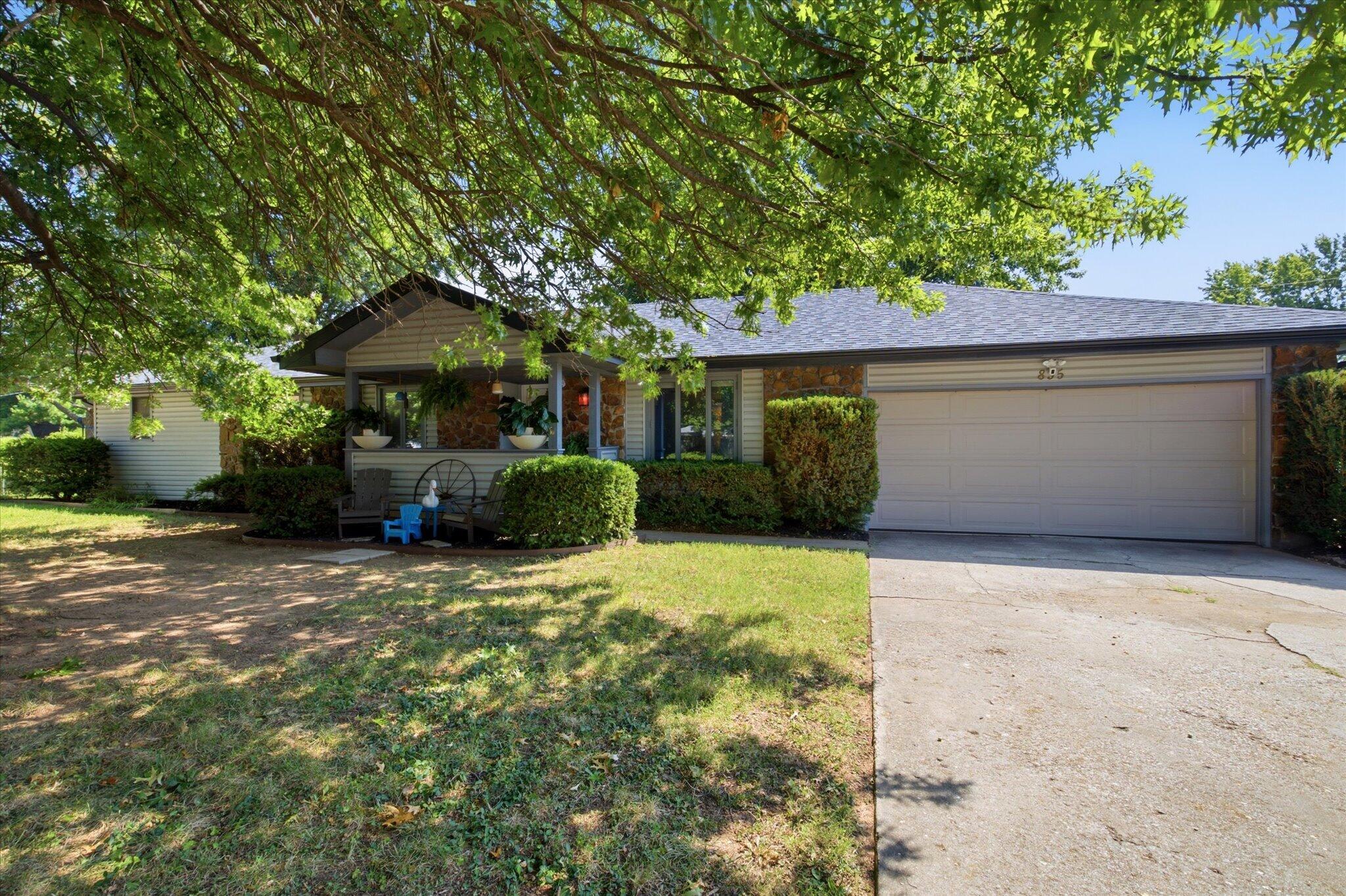 835 East Jewett Street Property Photo 2