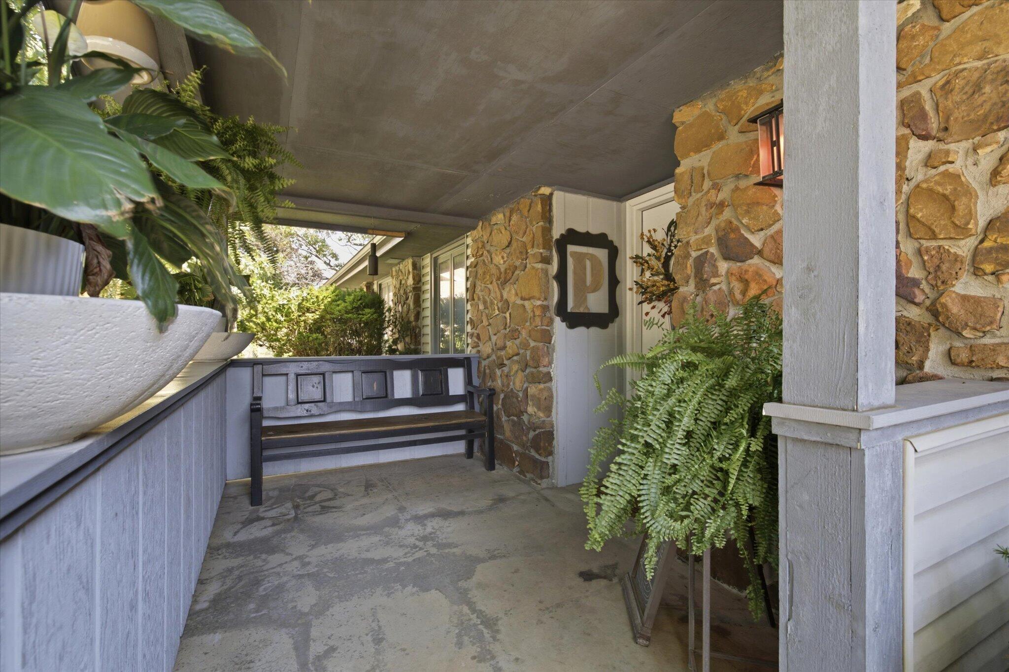 835 East Jewett Street Property Photo 4