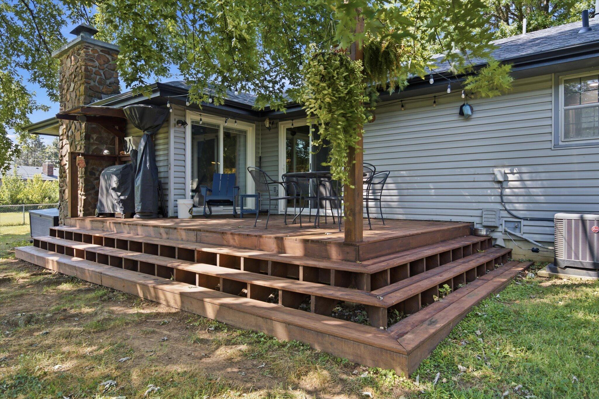 835 East Jewett Street Property Photo 29