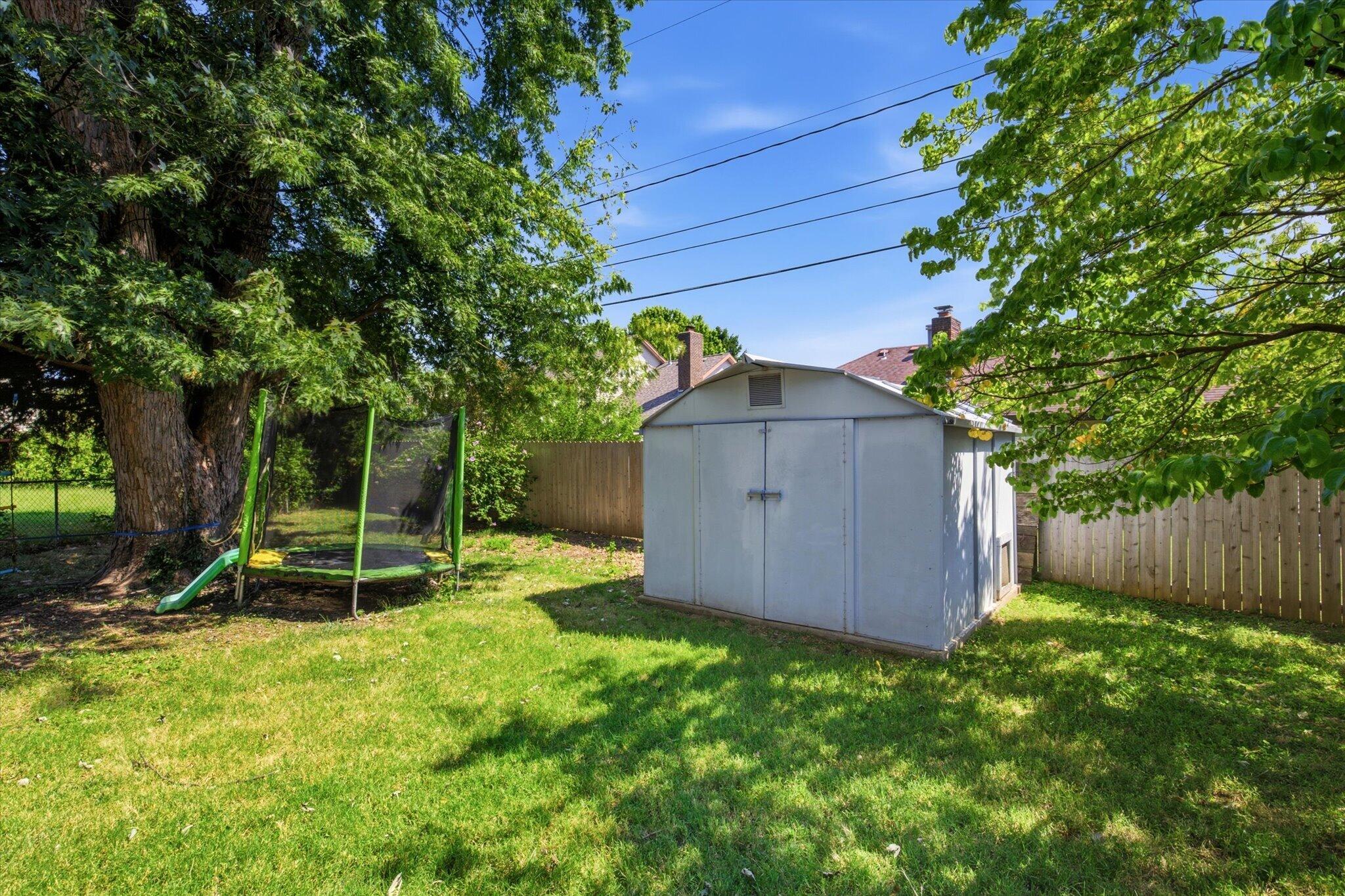 835 East Jewett Street Property Photo 33