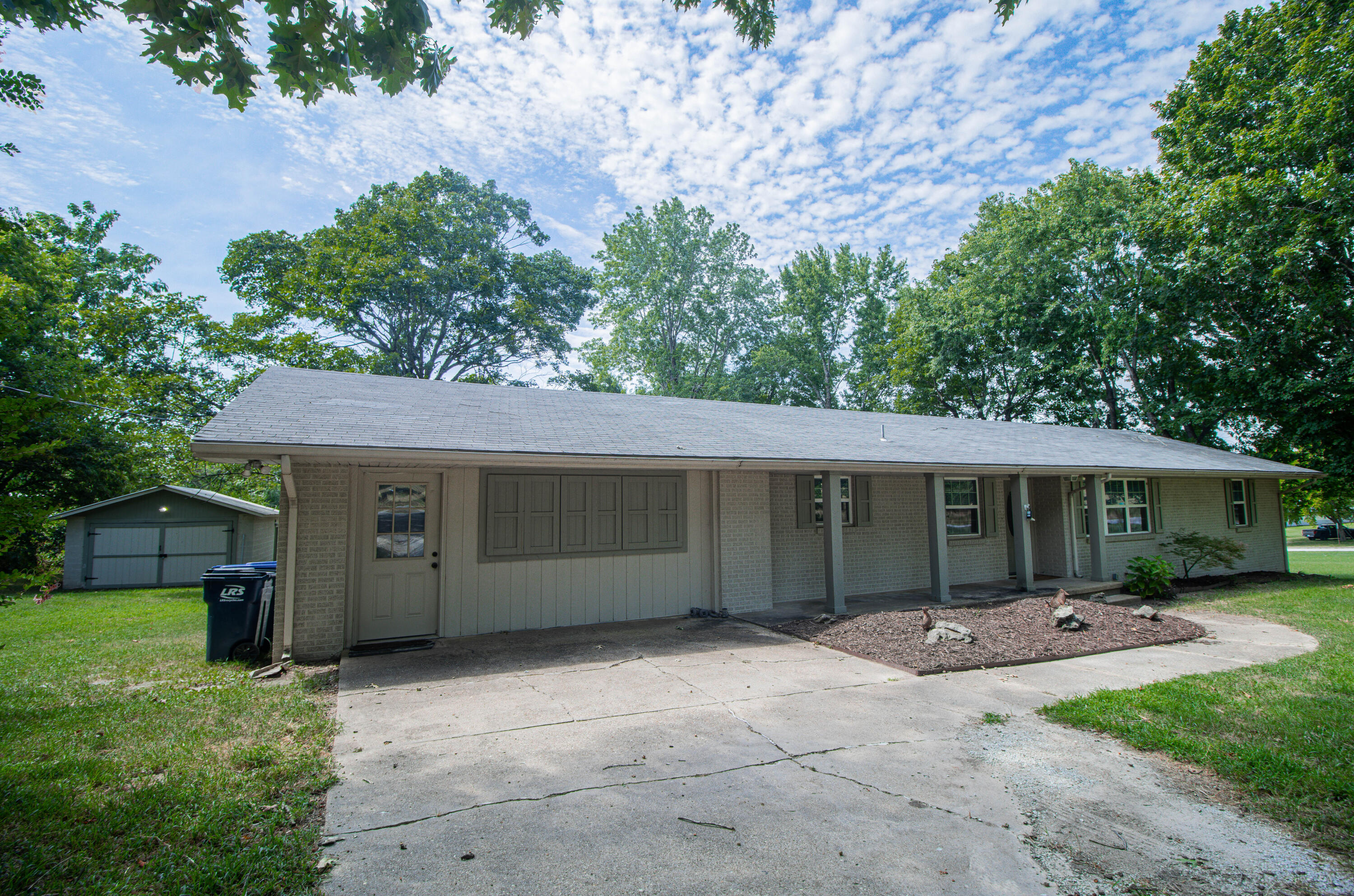 2541 Bunker Road West Property Photo 4
