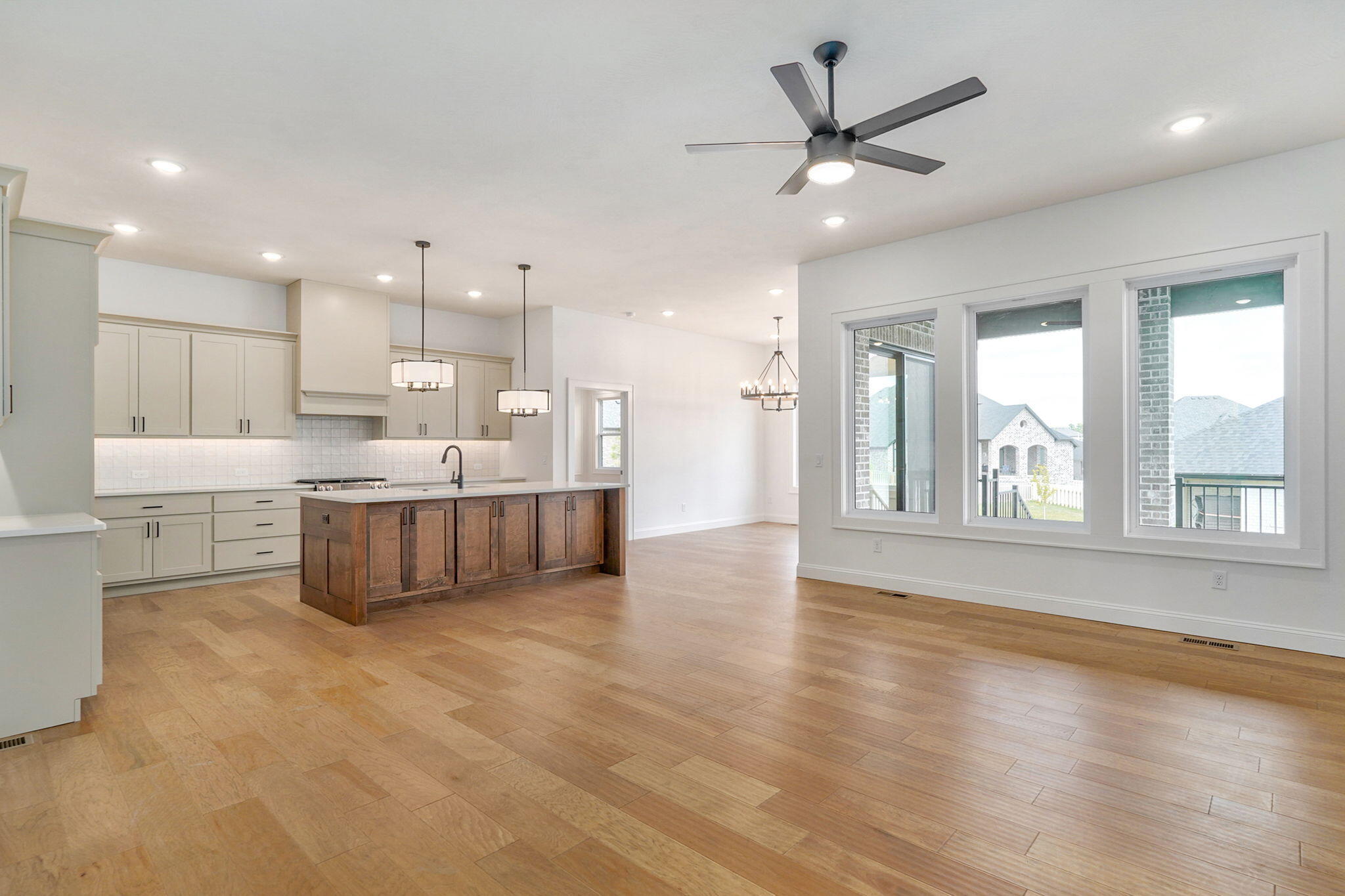 2124 North Sun Valley Drive Property Photo 8