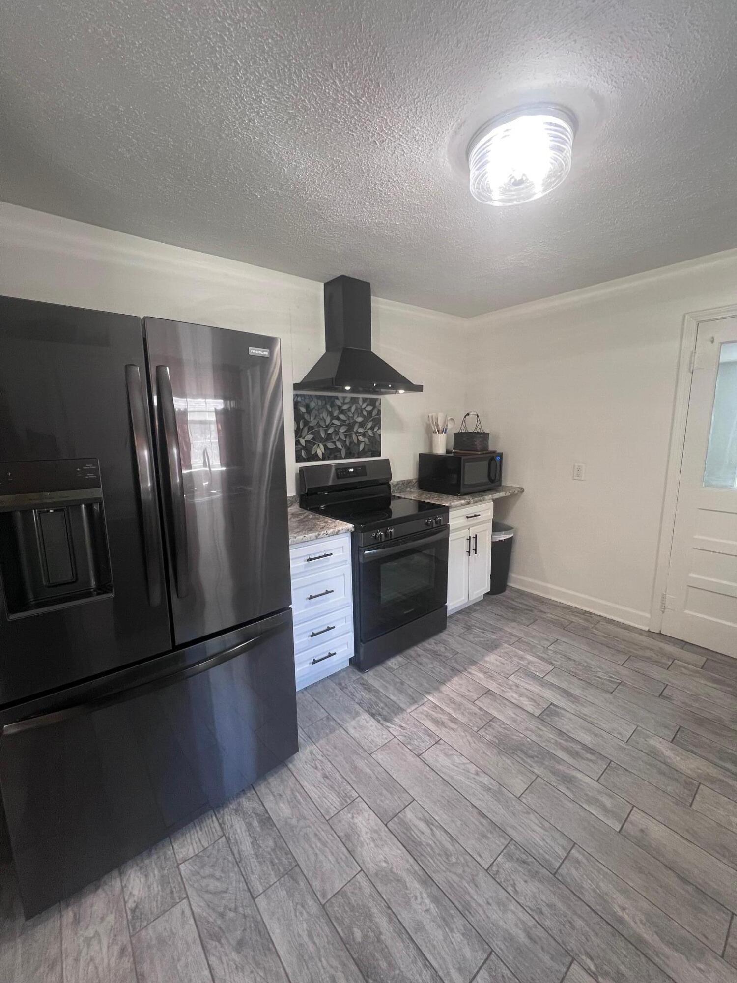 1518 South Kentwood Avenue Property Photo 9