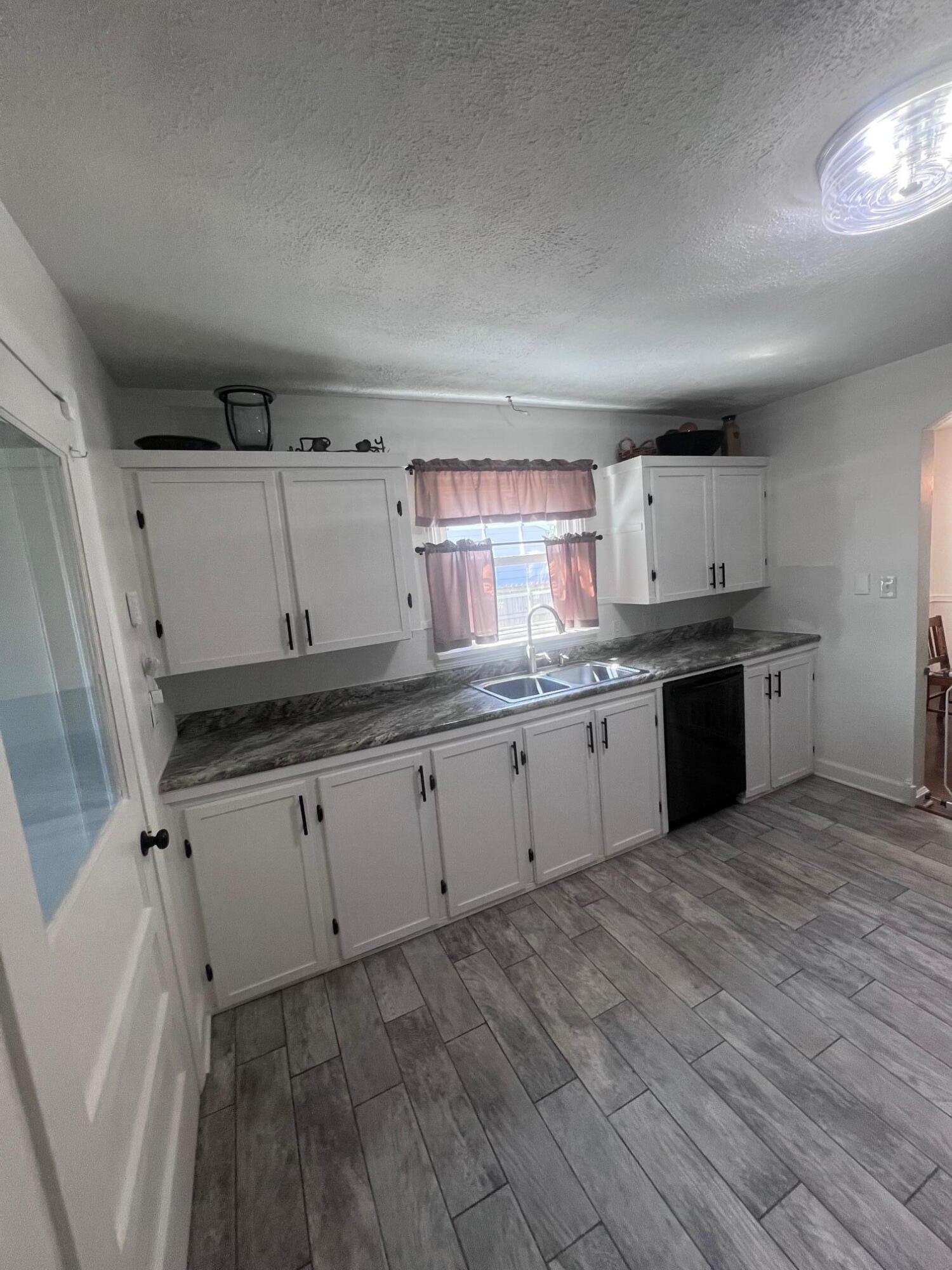 1518 South Kentwood Avenue Property Photo 11