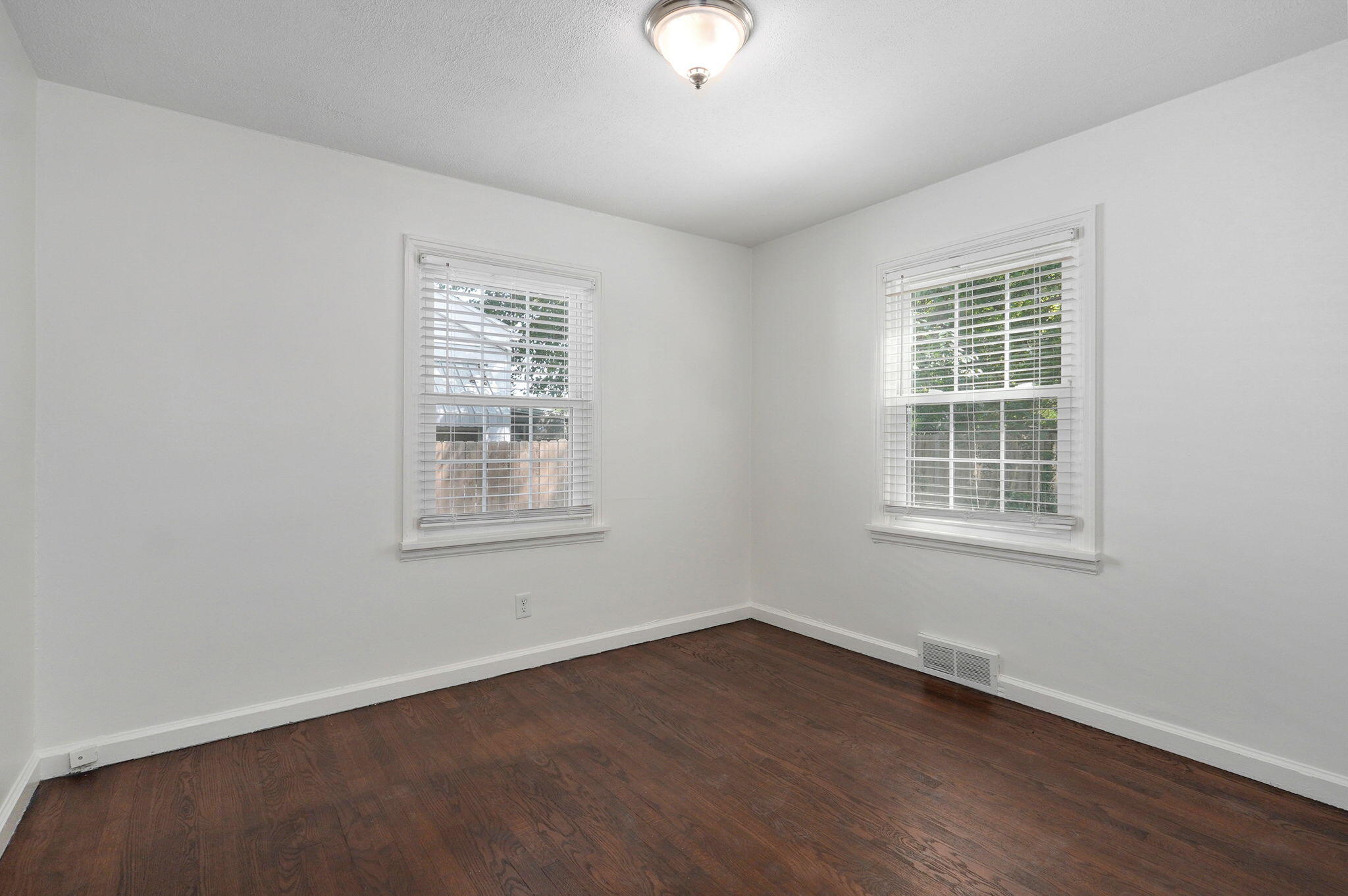1518 South Kentwood Avenue Property Photo 13