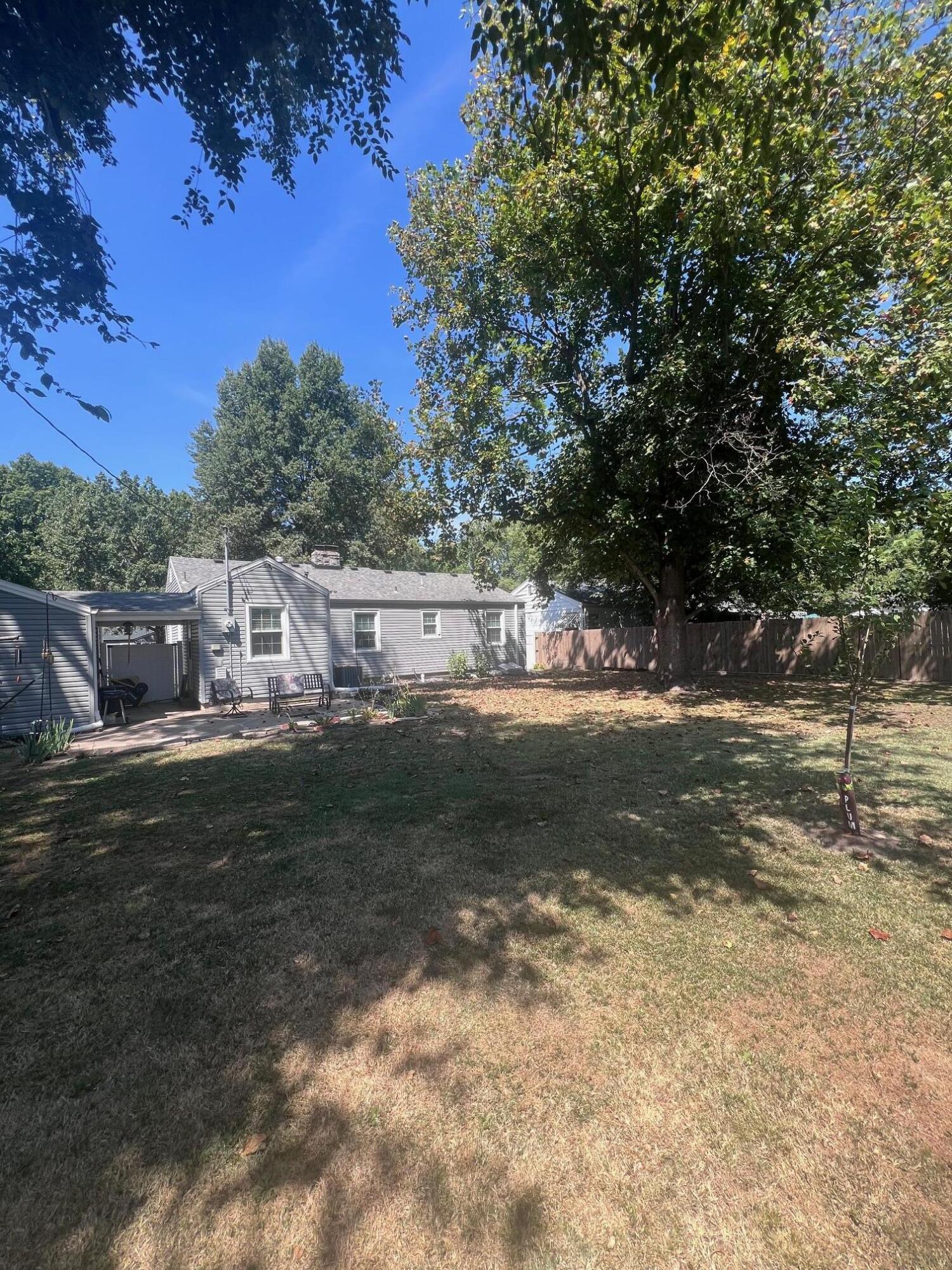 1518 South Kentwood Avenue Property Photo 19