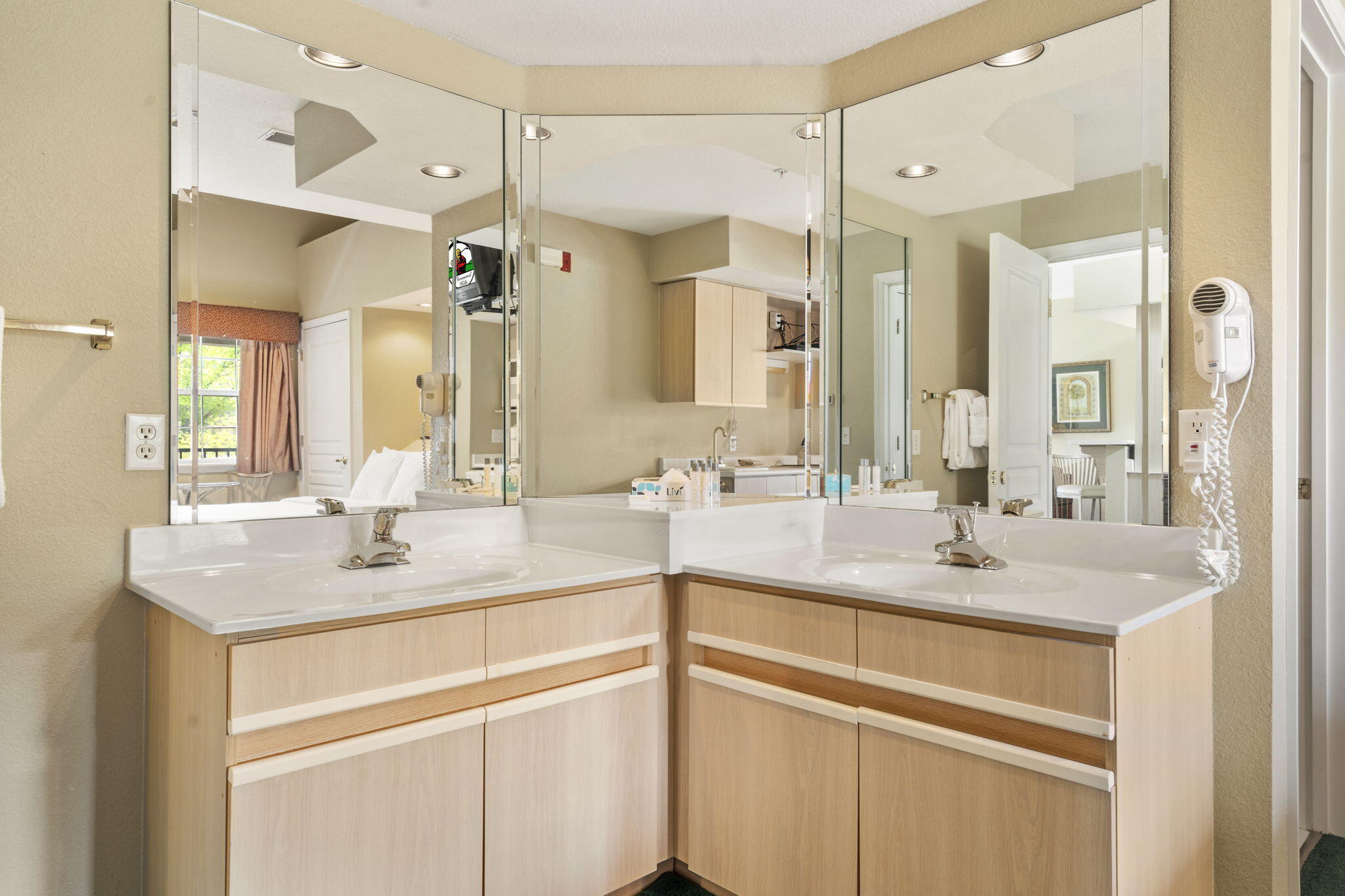 2800 Green Mountain Drive 211 Property Photo 17