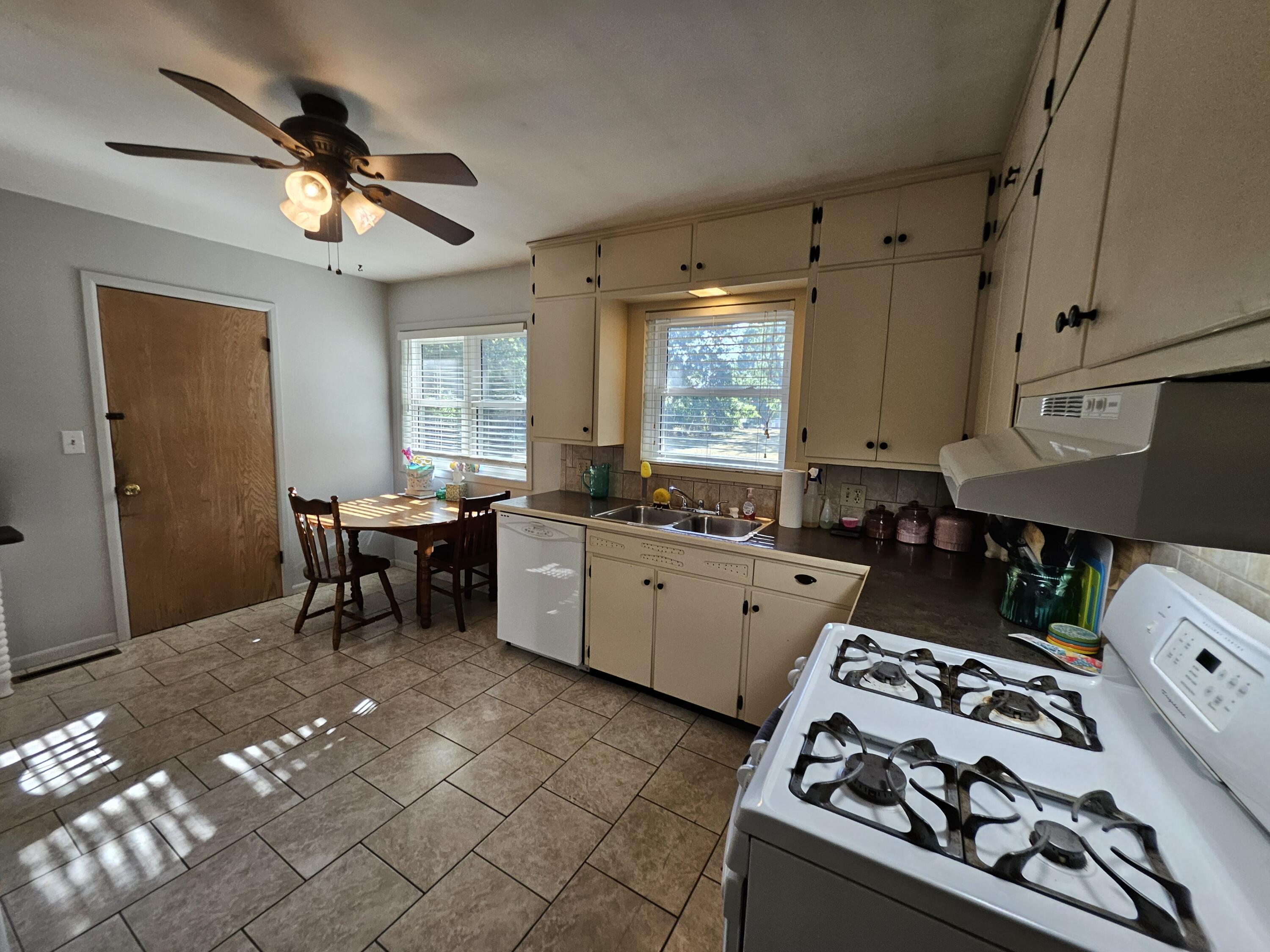 1310 6th Street Property Photo 7