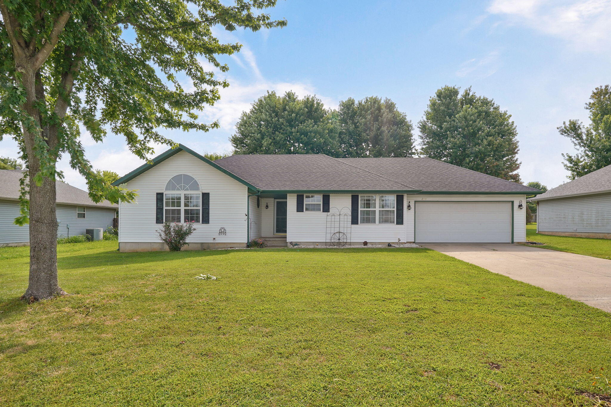 204 Arrowhead Road Property Photo 1