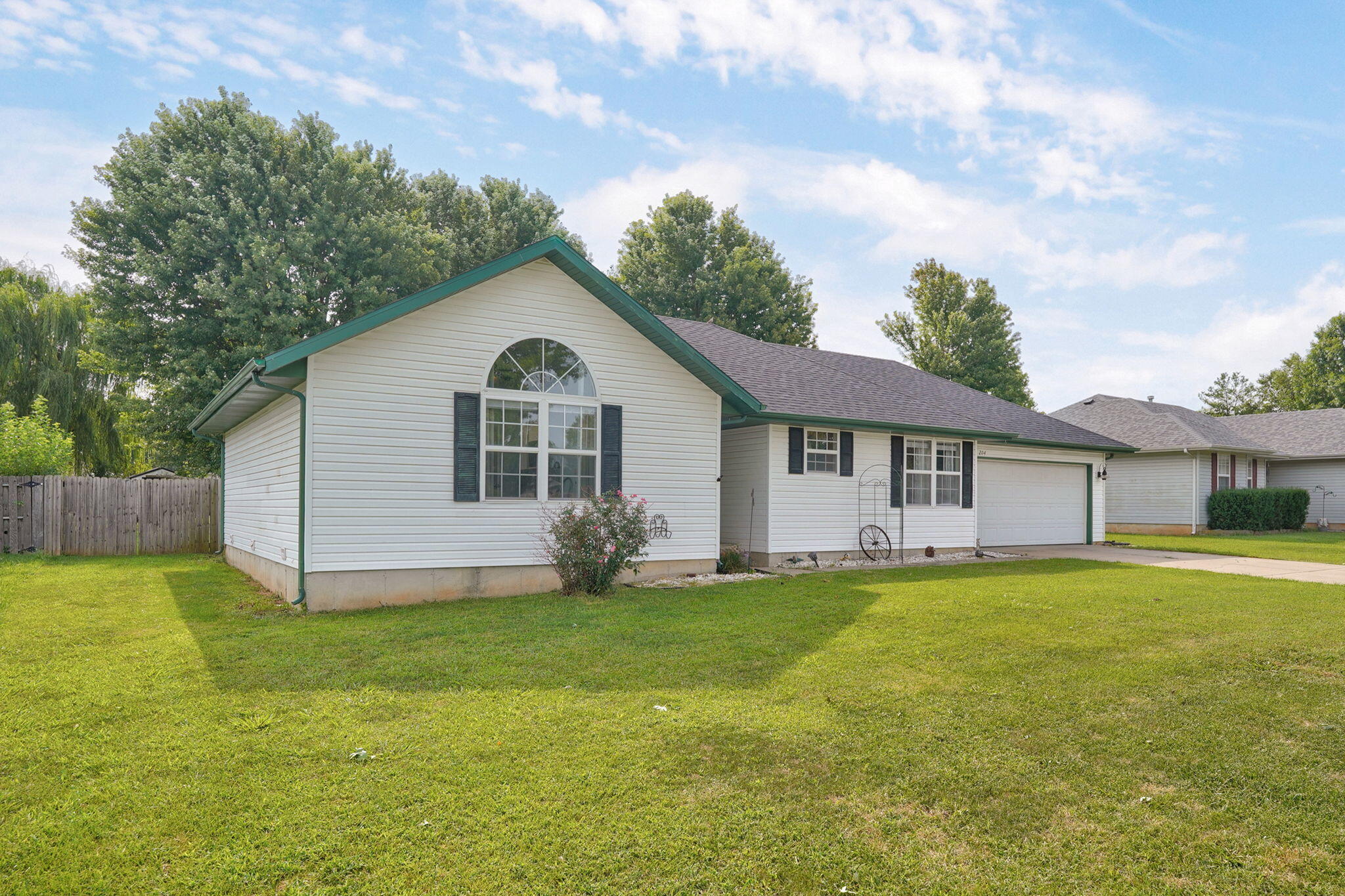 204 Arrowhead Road Property Photo 3
